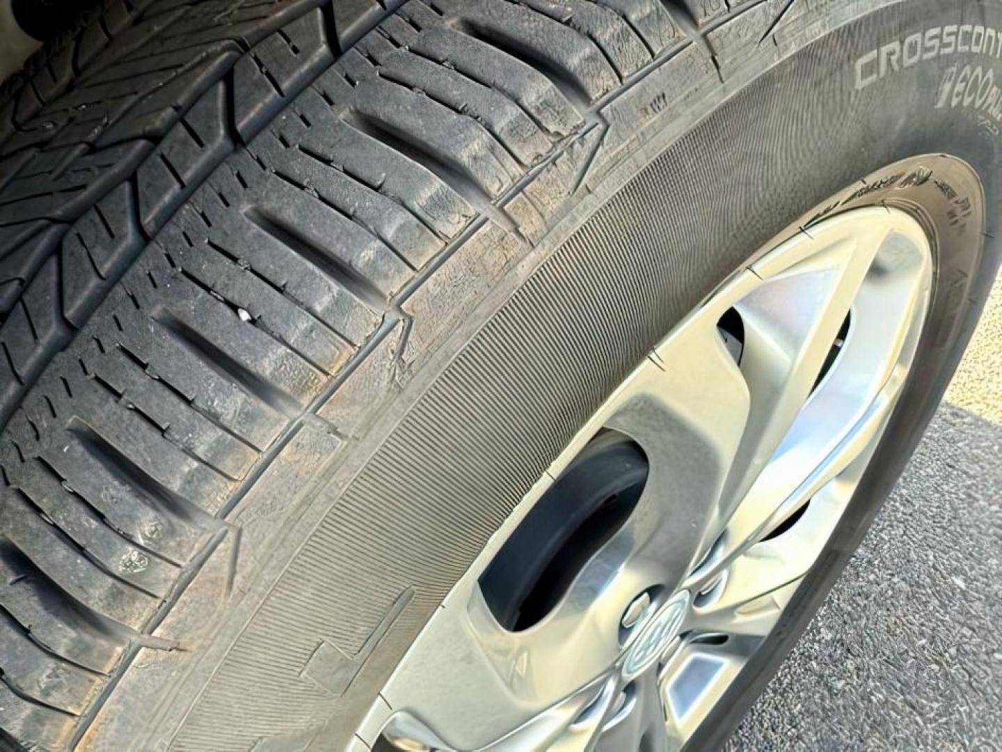 2021 White Frost Tricoat /Chestnut Seats w/Ebony Interior Accents, leather Buick Enclave (5GAEVCKW7MJ) with an 36L V6 DOHC 24V engine, Automatic transmission, located at 1175 N Woodruff Ave, Idaho Falls, ID, 83401, 43.506901, -111.999657 - At Timberline Auto, finding a great deal on your next vehicle is always easy! Our experienced sales staff's goal is to help find you the right vehicle at the right price! Our knowledgeable finance department has options for almost any credit score. We offer extended service contract options to prote - Photo#11