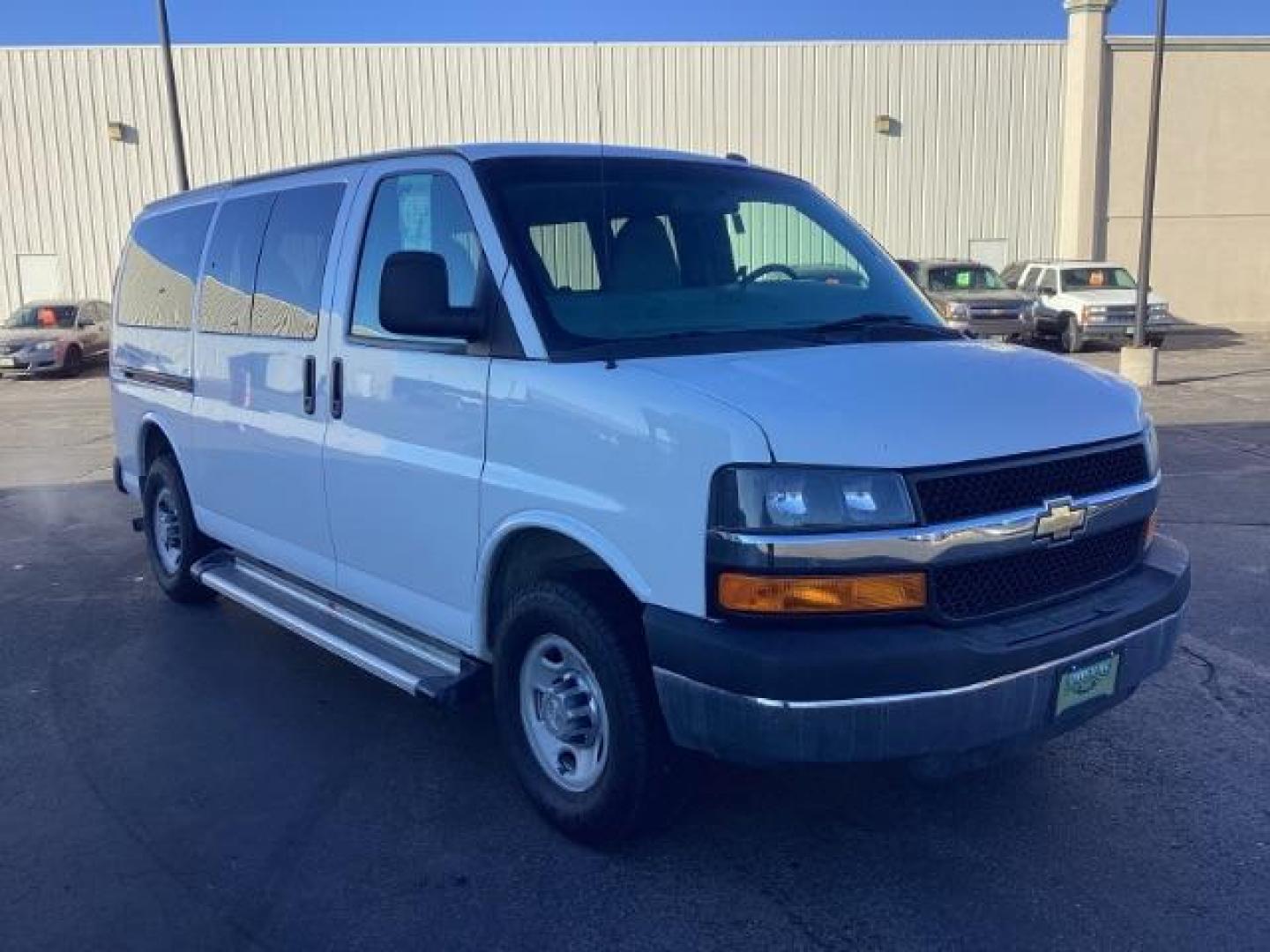 2015 Summit White /Medium Pewter, premium cloth Chevrolet Express 2500 LT (1GBWGRFF6F1) with an 4.8L V8 FFV engine, 6-Speed Automatic transmission, located at 1235 N Woodruff Ave., Idaho Falls, 83401, (208) 523-1053, 43.507172, -112.000488 - Photo#7