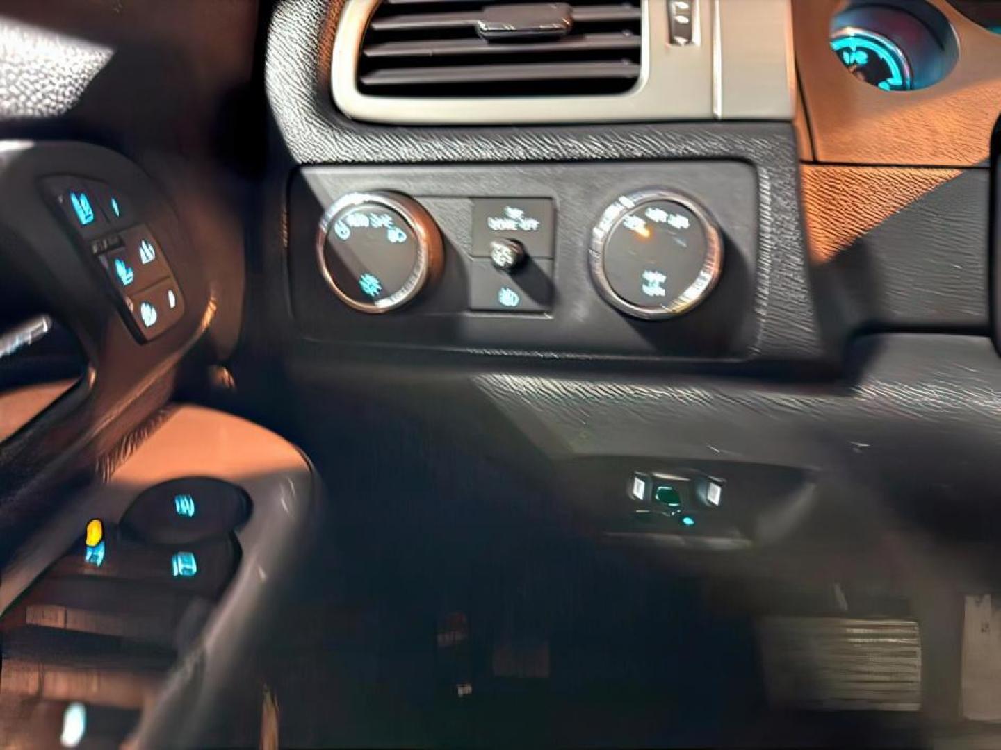 2013 Victory Red /Ebony Leather Interior Chevrolet Silverado 3500HD LTZ Crew Cab 4WD (1GC4K1E80DF) with an 6.6L V8 OHV 32V TURBO DIESEL engine, 6-Speed Automatic transmission, located at 1235 N Woodruff Ave., Idaho Falls, 83401, (208) 523-1053, 43.507172, -112.000488 - At Timberline Auto, finding a great deal on your next vehicle is always easy! Our experienced sales staff's goal is to help find you the right vehicle at the right price! Our knowledgeable finance department has options for almost any credit score. We offer extended service contract options to prote - Photo#20