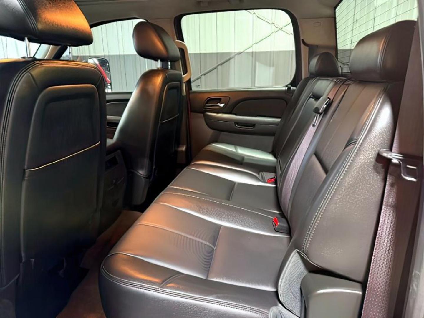 2013 Victory Red /Ebony Leather Interior Chevrolet Silverado 3500HD LTZ Crew Cab 4WD (1GC4K1E80DF) with an 6.6L V8 OHV 32V TURBO DIESEL engine, 6-Speed Automatic transmission, located at 1235 N Woodruff Ave., Idaho Falls, 83401, (208) 523-1053, 43.507172, -112.000488 - At Timberline Auto, finding a great deal on your next vehicle is always easy! Our experienced sales staff's goal is to help find you the right vehicle at the right price! Our knowledgeable finance department has options for almost any credit score. We offer extended service contract options to prote - Photo#21