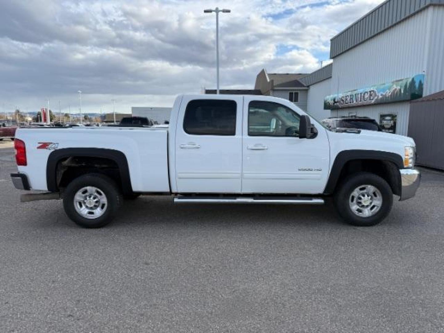 2010 Summit White /Ebony Leather Interior Chevrolet Silverado 2500HD LTZ Crew Cab 4WD (1GC4KYB69AF) with an 6.6L V8 OHV 32V TURBO DIESEL engine, 6-Speed Automatic transmission, located at 1235 N Woodruff Ave., Idaho Falls, 83401, (208) 523-1053, 43.507172, -112.000488 - At Timberline Auto, finding a great deal on your next vehicle is always easy! Our experienced sales staff's goal is to help find you the right vehicle at the right price! Our knowledgeable finance department has options for almost any credit score. We offer extended service contract options to prote - Photo#5