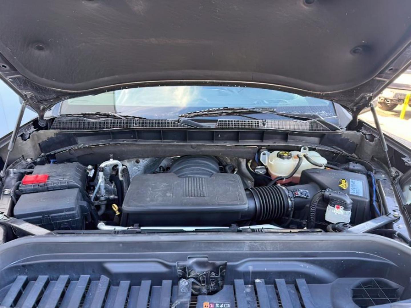 2019 GRAY /Jet Black, leather GMC Sierra 1500 SLT Crew Cab Short Box 4WD (1GTU9DED6KZ) with an 5.3L V8 OHV 16V engine, 6-Speed Automatic transmission, located at 1235 N Woodruff Ave., Idaho Falls, 83401, (208) 523-1053, 43.507172, -112.000488 - At Timberline Auto, finding a great deal on your next vehicle is always easy! Our experienced sales staff's goal is to help find you the right vehicle at the right price! Our knowledgeable finance department has options for almost any credit score. We offer extended service contract options to prote - Photo#8