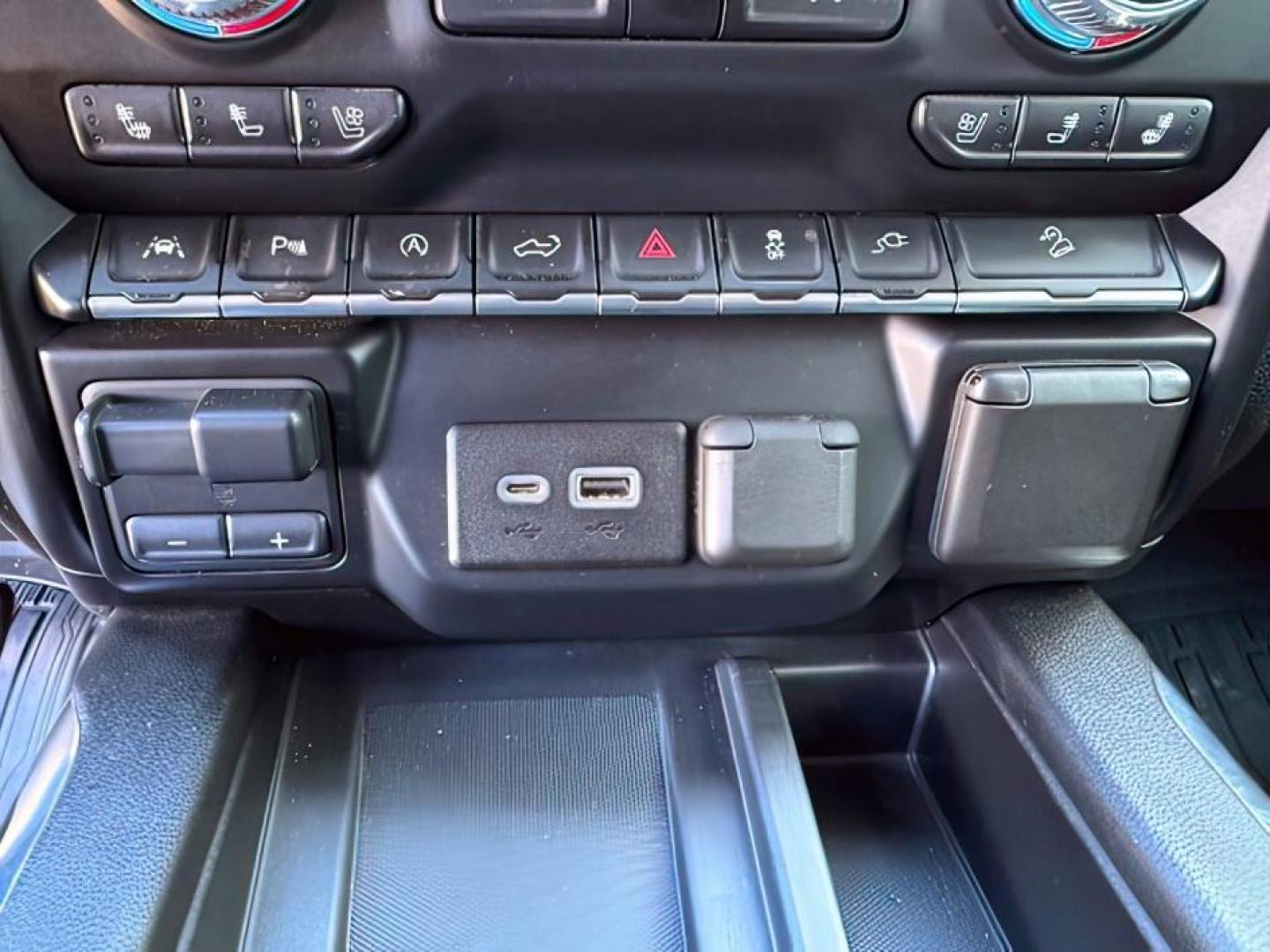 2019 GRAY /Jet Black, leather GMC Sierra 1500 SLT Crew Cab Short Box 4WD (1GTU9DED6KZ) with an 5.3L V8 OHV 16V engine, 6-Speed Automatic transmission, located at 1235 N Woodruff Ave., Idaho Falls, 83401, (208) 523-1053, 43.507172, -112.000488 - At Timberline Auto, finding a great deal on your next vehicle is always easy! Our experienced sales staff's goal is to help find you the right vehicle at the right price! Our knowledgeable finance department has options for almost any credit score. We offer extended service contract options to prote - Photo#19