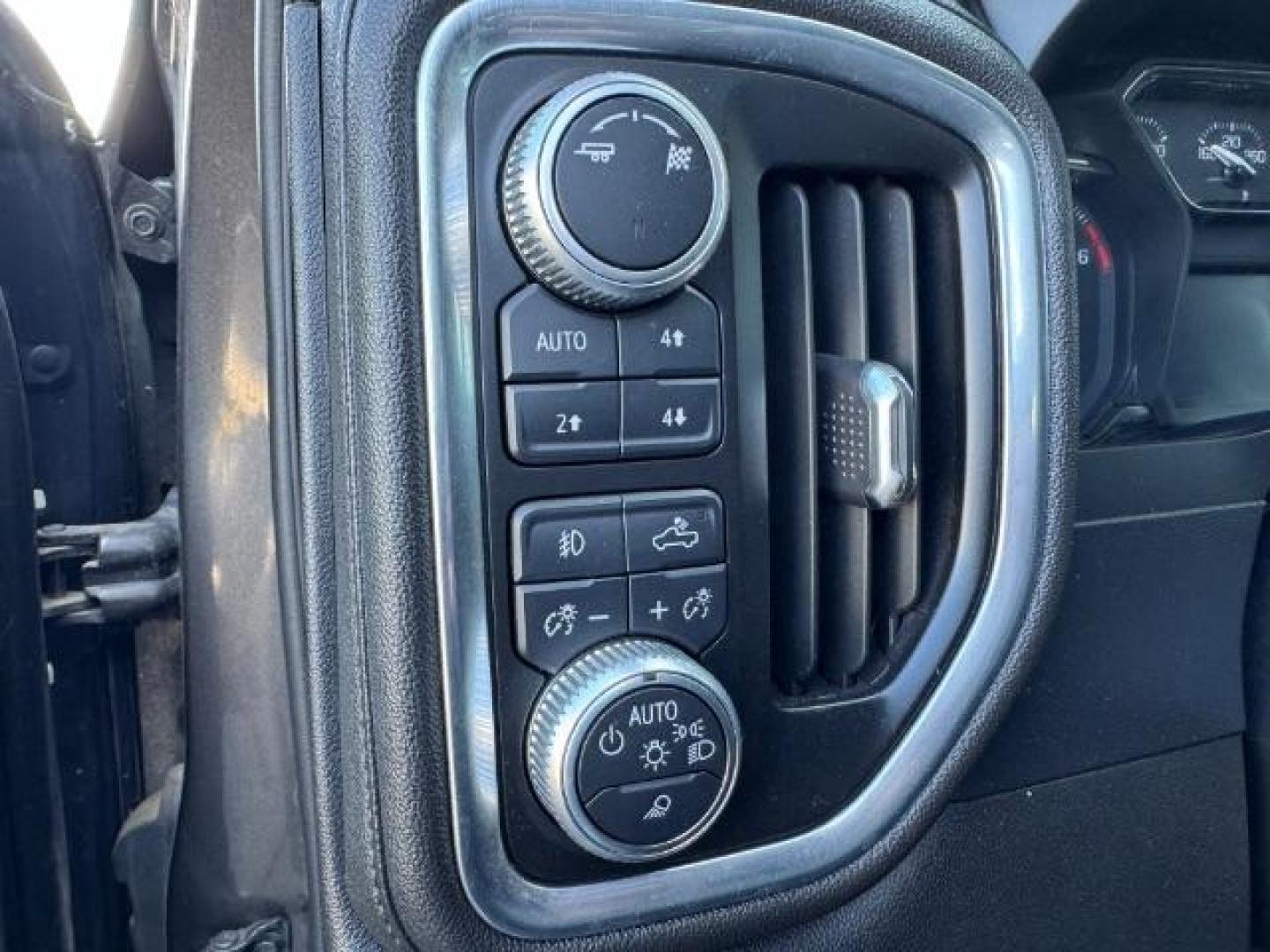 2019 GRAY /Jet Black, leather GMC Sierra 1500 SLT Crew Cab Short Box 4WD (1GTU9DED6KZ) with an 5.3L V8 OHV 16V engine, 6-Speed Automatic transmission, located at 1235 N Woodruff Ave., Idaho Falls, 83401, (208) 523-1053, 43.507172, -112.000488 - Photo#18