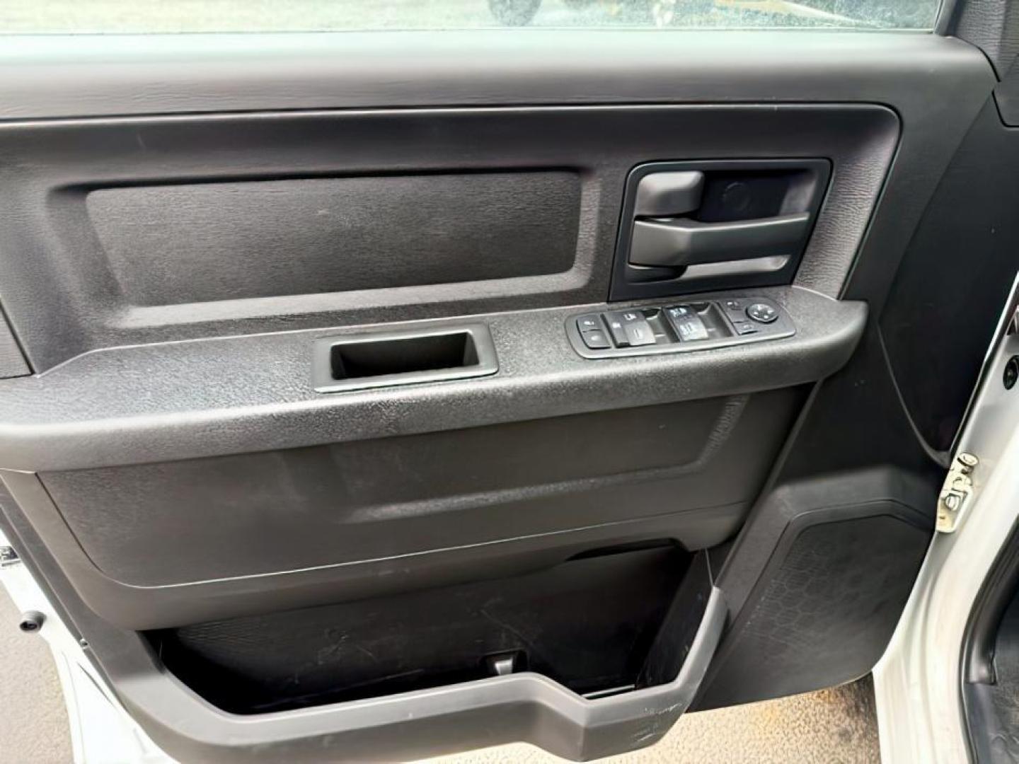 2018 WHITE /Black/Diesel Gray, cloth RAM 3500 Tradesman Crew Cab 4WD (3C63R3GL0JG) with an 6.7L L6 OHV 24V TURBO DIESEL engine, 6-Speed Automatic transmission, located at 1235 N Woodruff Ave., Idaho Falls, 83401, (208) 523-1053, 43.507172, -112.000488 - At Timberline Auto, finding a great deal on your next vehicle is always easy! Our experienced sales staff's goal is to help find you the right vehicle at the right price! Our knowledgeable finance department has options for almost any credit score. We offer extended service contract options to prote - Photo#14