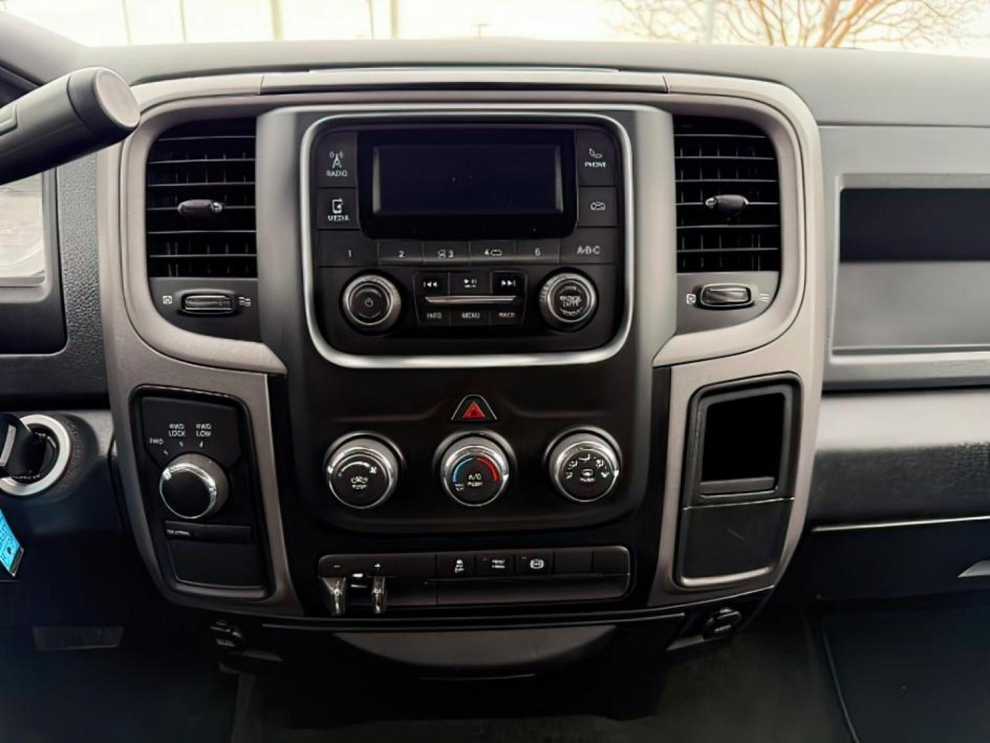 2018 WHITE /Black/Diesel Gray, cloth RAM 3500 Tradesman Crew Cab 4WD (3C63R3GL0JG) with an 6.7L L6 OHV 24V TURBO DIESEL engine, 6-Speed Automatic transmission, located at 1235 N Woodruff Ave., Idaho Falls, 83401, (208) 523-1053, 43.507172, -112.000488 - At Timberline Auto, finding a great deal on your next vehicle is always easy! Our experienced sales staff's goal is to help find you the right vehicle at the right price! Our knowledgeable finance department has options for almost any credit score. We offer extended service contract options to prote - Photo#23