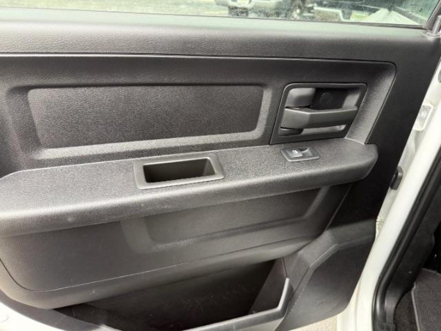 2018 WHITE /Black/Diesel Gray, cloth RAM 3500 Tradesman Crew Cab 4WD (3C63R3GL0JG) with an 6.7L L6 OHV 24V TURBO DIESEL engine, 6-Speed Automatic transmission, located at 1235 N Woodruff Ave., Idaho Falls, 83401, (208) 523-1053, 43.507172, -112.000488 - At Timberline Auto, finding a great deal on your next vehicle is always easy! Our experienced sales staff's goal is to help find you the right vehicle at the right price! Our knowledgeable finance department has options for almost any credit score. We offer extended service contract options to prote - Photo#21