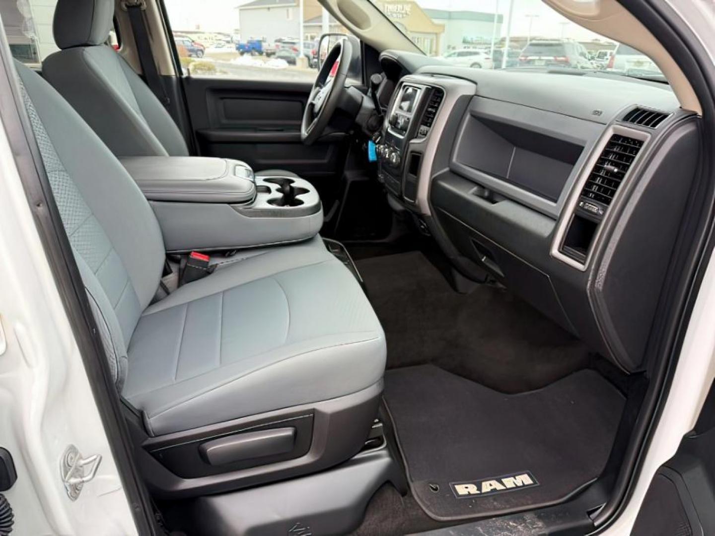 2018 WHITE /Black/Diesel Gray, cloth Ram 3500 (3C63R3GL0JG) with an 67L L6 OHV 24V TURBO DIESEL engine, Automatic transmission, located at 1175 N Woodruff Ave, Idaho Falls, ID, 83401, 43.506901, -111.999657 - At Timberline Auto, finding a great deal on your next vehicle is always easy! Our experienced sales staff's goal is to help find you the right vehicle at the right price! Our knowledgeable finance department has options for almost any credit score. We offer extended service contract options to prote - Photo#15