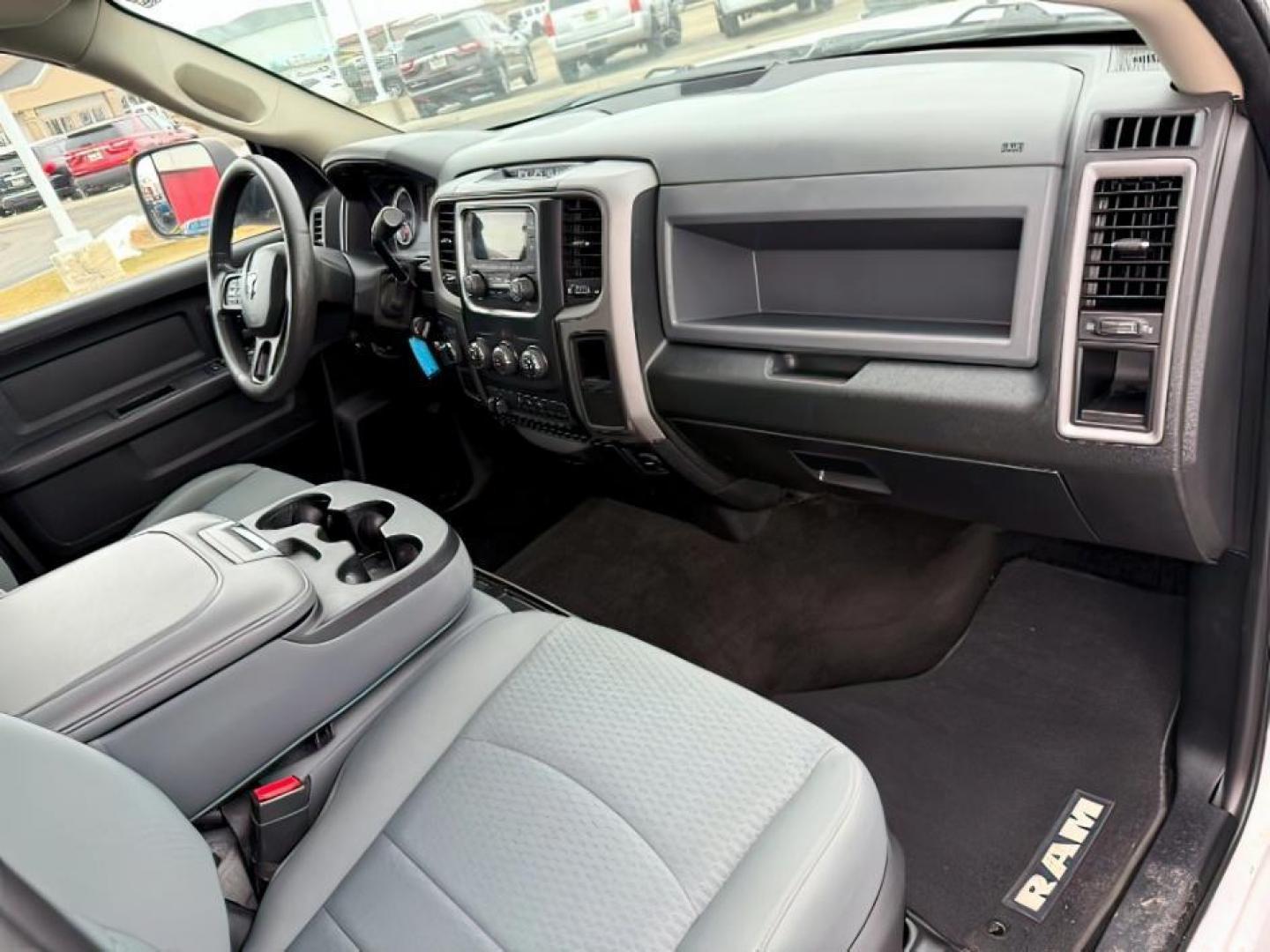 2018 WHITE /Black/Diesel Gray, cloth Ram 3500 (3C63R3GL0JG) with an 67L L6 OHV 24V TURBO DIESEL engine, Automatic transmission, located at 1175 N Woodruff Ave, Idaho Falls, ID, 83401, 43.506901, -111.999657 - At Timberline Auto, finding a great deal on your next vehicle is always easy! Our experienced sales staff's goal is to help find you the right vehicle at the right price! Our knowledgeable finance department has options for almost any credit score. We offer extended service contract options to prote - Photo#16