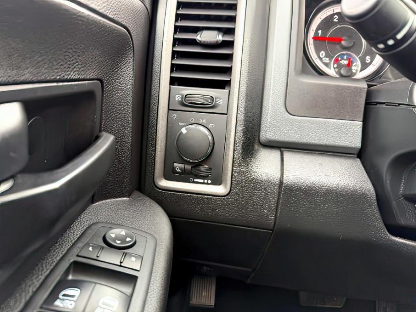 2018 WHITE /Black/Diesel Gray, cloth Ram 3500 (3C63R3GL0JG) with an 67L L6 OHV 24V TURBO DIESEL engine, Automatic transmission, located at 1175 N Woodruff Ave, Idaho Falls, ID, 83401, 43.506901, -111.999657 - At Timberline Auto, finding a great deal on your next vehicle is always easy! Our experienced sales staff's goal is to help find you the right vehicle at the right price! Our knowledgeable finance department has options for almost any credit score. We offer extended service contract options to prote - Photo#27