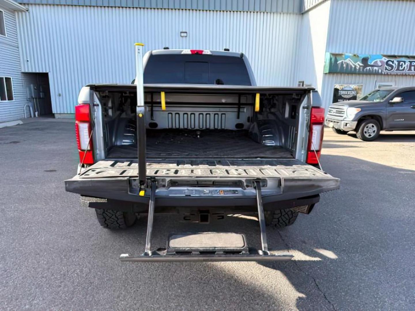 2020 GRAY /LEATHER Ford F-250 SD (1FT7W2BT4LE) with an 67L engine, Automatic transmission, located at 1175 N Woodruff Ave, Idaho Falls, ID, 83401, 43.506901, -111.999657 - At Timberline Auto, finding a great deal on your next vehicle is always easy! Our experienced sales staff's goal is to help find you the right vehicle at the right price! Our knowledgeable finance department has options for almost any credit score. We offer extended service contract options to prote - Photo#5