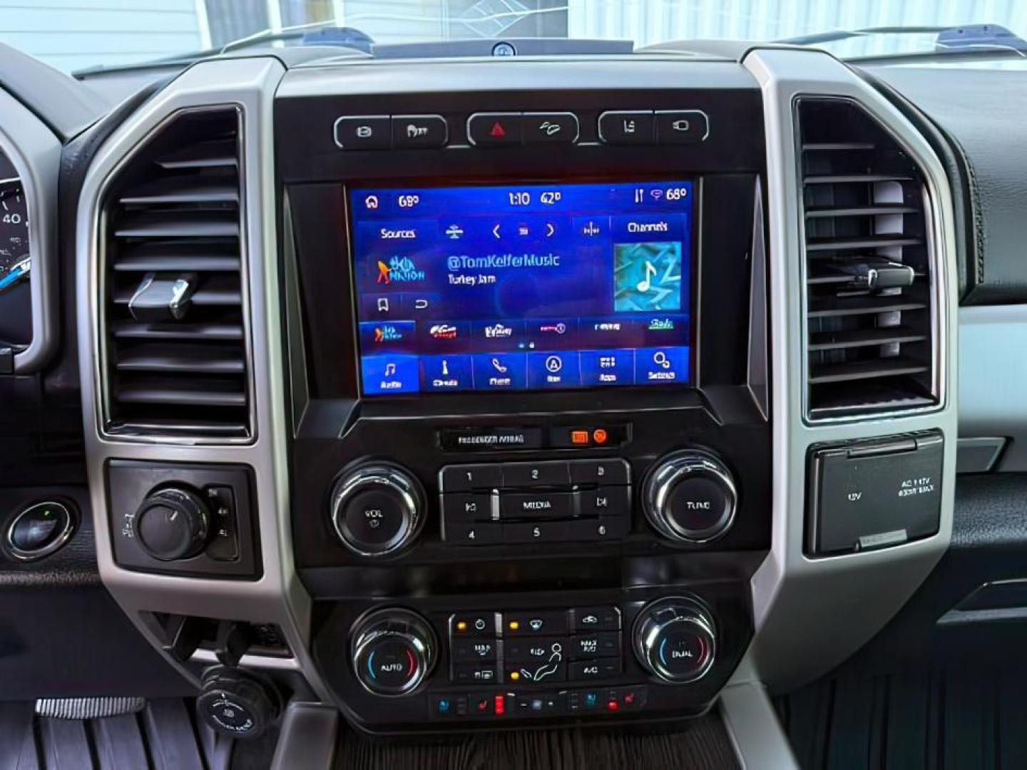 2020 GRAY /LEATHER Ford F-250 SD (1FT7W2BT4LE) with an 67L engine, Automatic transmission, located at 1175 N Woodruff Ave, Idaho Falls, ID, 83401, 43.506901, -111.999657 - At Timberline Auto, finding a great deal on your next vehicle is always easy! Our experienced sales staff's goal is to help find you the right vehicle at the right price! Our knowledgeable finance department has options for almost any credit score. We offer extended service contract options to prote - Photo#17