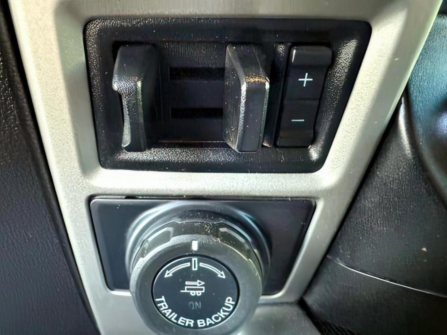 2020 GRAY /LEATHER Ford F-250 SD (1FT7W2BT4LE) with an 67L engine, Automatic transmission, located at 1175 N Woodruff Ave, Idaho Falls, ID, 83401, 43.506901, -111.999657 - At Timberline Auto, finding a great deal on your next vehicle is always easy! Our experienced sales staff's goal is to help find you the right vehicle at the right price! Our knowledgeable finance department has options for almost any credit score. We offer extended service contract options to prote - Photo#19