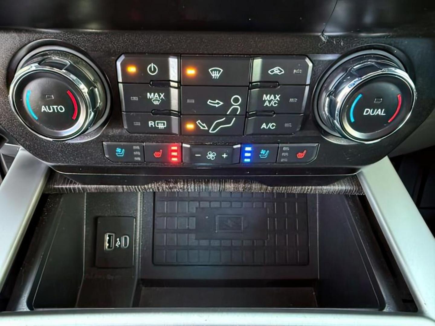 2020 GRAY /LEATHER Ford F-250 SD (1FT7W2BT4LE) with an 67L engine, Automatic transmission, located at 1175 N Woodruff Ave, Idaho Falls, ID, 83401, 43.506901, -111.999657 - At Timberline Auto, finding a great deal on your next vehicle is always easy! Our experienced sales staff's goal is to help find you the right vehicle at the right price! Our knowledgeable finance department has options for almost any credit score. We offer extended service contract options to prote - Photo#21