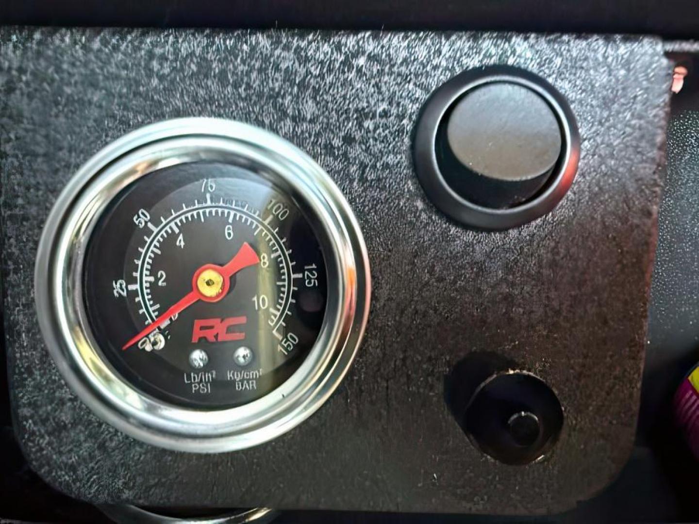 2020 GRAY /LEATHER Ford F-250 SD (1FT7W2BT4LE) with an 67L engine, Automatic transmission, located at 1175 N Woodruff Ave, Idaho Falls, ID, 83401, 43.506901, -111.999657 - At Timberline Auto, finding a great deal on your next vehicle is always easy! Our experienced sales staff's goal is to help find you the right vehicle at the right price! Our knowledgeable finance department has options for almost any credit score. We offer extended service contract options to prote - Photo#23