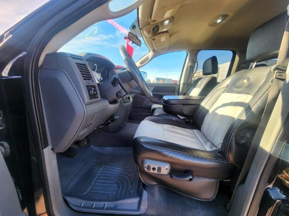 2007 BLACK /LEATHER Dodge Ram Pickup SLT (3D7KS28C37G) with an 6 Cyl, 5.9L engine, 6-speed manual transmission, located at 1175 N Woodruff Ave, Idaho Falls, ID, 83401, 43.506901, -111.999657 - <b>Vehicle Details</b><br>Looking for a dependable heavy-duty truck? Check out this 2007 Dodge Ram Pickup 2500 SLT 4WD, now available in Idaho Falls, ID. Powered by a proven 6-cylinder, 5.9L Diesel engine, this Ram is built to handle tough jobs, weekend towing, and everyday driving with confidence.- Photo#32
