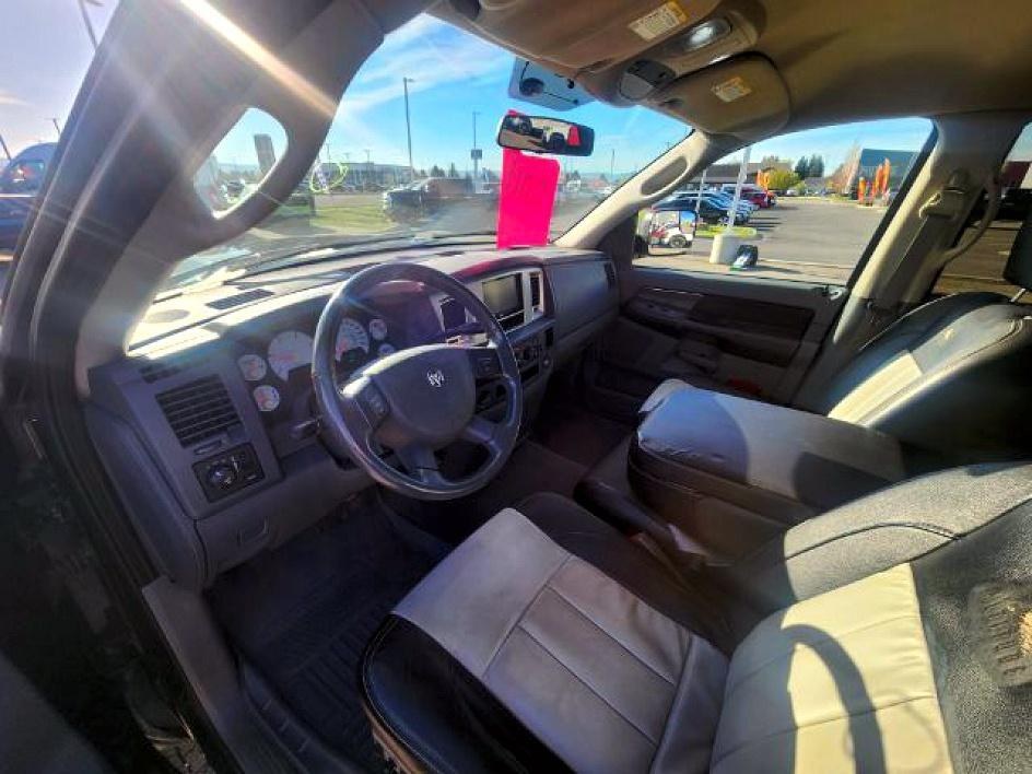 2007 BLACK /LEATHER Dodge Ram Pickup SLT (3D7KS28C37G) with an 6 Cyl, 5.9L engine, 6-speed manual transmission, located at 1175 N Woodruff Ave, Idaho Falls, ID, 83401, 43.506901, -111.999657 - <b>Vehicle Details</b><br>Looking for a dependable heavy-duty truck? Check out this 2007 Dodge Ram Pickup 2500 SLT 4WD, now available in Idaho Falls, ID. Powered by a proven 6-cylinder, 5.9L Diesel engine, this Ram is built to handle tough jobs, weekend towing, and everyday driving with confidence.- Photo#33