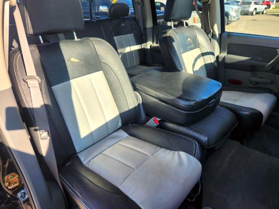 2007 BLACK /LEATHER Dodge Ram Pickup SLT (3D7KS28C37G) with an 6 Cyl, 5.9L engine, 6-speed manual transmission, located at 1175 N Woodruff Ave, Idaho Falls, ID, 83401, 43.506901, -111.999657 - <b>Vehicle Details</b><br>Looking for a dependable heavy-duty truck? Check out this 2007 Dodge Ram Pickup 2500 SLT 4WD, now available in Idaho Falls, ID. Powered by a proven 6-cylinder, 5.9L Diesel engine, this Ram is built to handle tough jobs, weekend towing, and everyday driving with confidence.- Photo#39