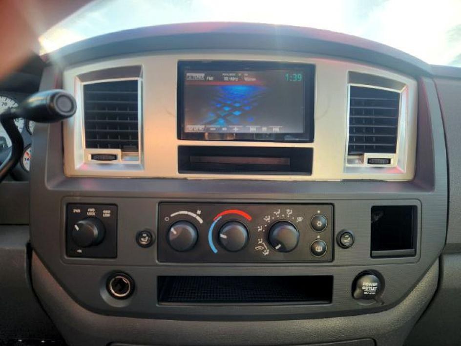 2007 BLACK /LEATHER Dodge Ram Pickup SLT (3D7KS28C37G) with an 6 Cyl, 5.9L engine, 6-speed manual transmission, located at 1175 N Woodruff Ave, Idaho Falls, ID, 83401, 43.506901, -111.999657 - <b>Vehicle Details</b><br>Looking for a dependable heavy-duty truck? Check out this 2007 Dodge Ram Pickup 2500 SLT 4WD, now available in Idaho Falls, ID. Powered by a proven 6-cylinder, 5.9L Diesel engine, this Ram is built to handle tough jobs, weekend towing, and everyday driving with confidence.- Photo#44