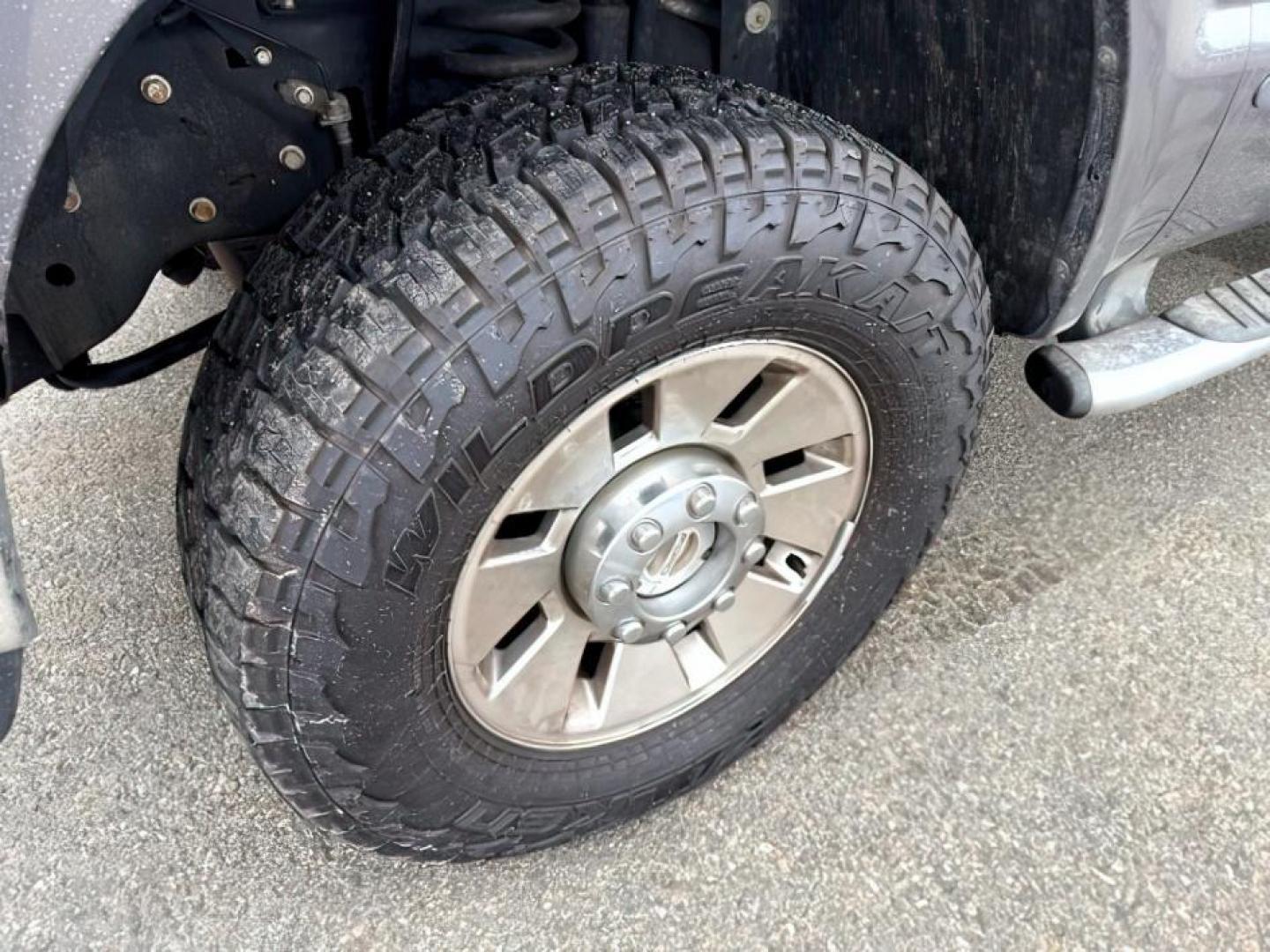 2008 GRAY /Medium Stone Cloth Interior Ford F-350 SD (1FTWW31R48E) with an 64L V8 OHV 32V TURBO DIESEL engine, Automatic transmission, located at 1175 N Woodruff Ave, Idaho Falls, ID, 83401, 43.506901, -111.999657 - At Timberline Auto, finding a great deal on your next vehicle is always easy! Our experienced sales staff's goal is to help find you the right vehicle at the right price! Our knowledgeable finance department has options for almost any credit score. We offer extended service contract options to prote - Photo#8