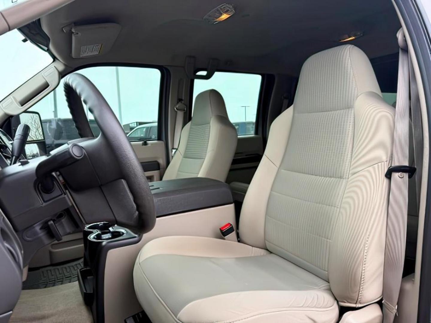 2008 GRAY /Medium Stone Cloth Interior Ford F-350 SD (1FTWW31R48E) with an 64L V8 OHV 32V TURBO DIESEL engine, Automatic transmission, located at 1175 N Woodruff Ave, Idaho Falls, ID, 83401, 43.506901, -111.999657 - At Timberline Auto, finding a great deal on your next vehicle is always easy! Our experienced sales staff's goal is to help find you the right vehicle at the right price! Our knowledgeable finance department has options for almost any credit score. We offer extended service contract options to prote - Photo#12