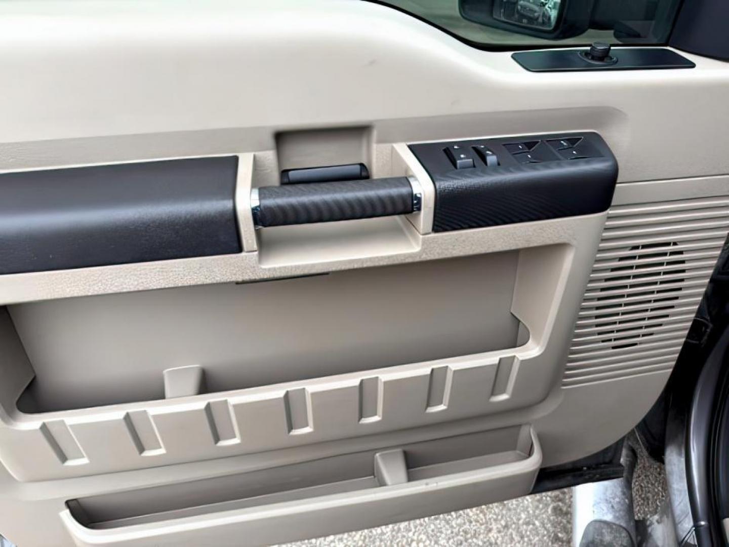 2008 GRAY /Medium Stone Cloth Interior Ford F-350 SD (1FTWW31R48E) with an 64L V8 OHV 32V TURBO DIESEL engine, Automatic transmission, located at 1175 N Woodruff Ave, Idaho Falls, ID, 83401, 43.506901, -111.999657 - At Timberline Auto, finding a great deal on your next vehicle is always easy! Our experienced sales staff's goal is to help find you the right vehicle at the right price! Our knowledgeable finance department has options for almost any credit score. We offer extended service contract options to prote - Photo#13