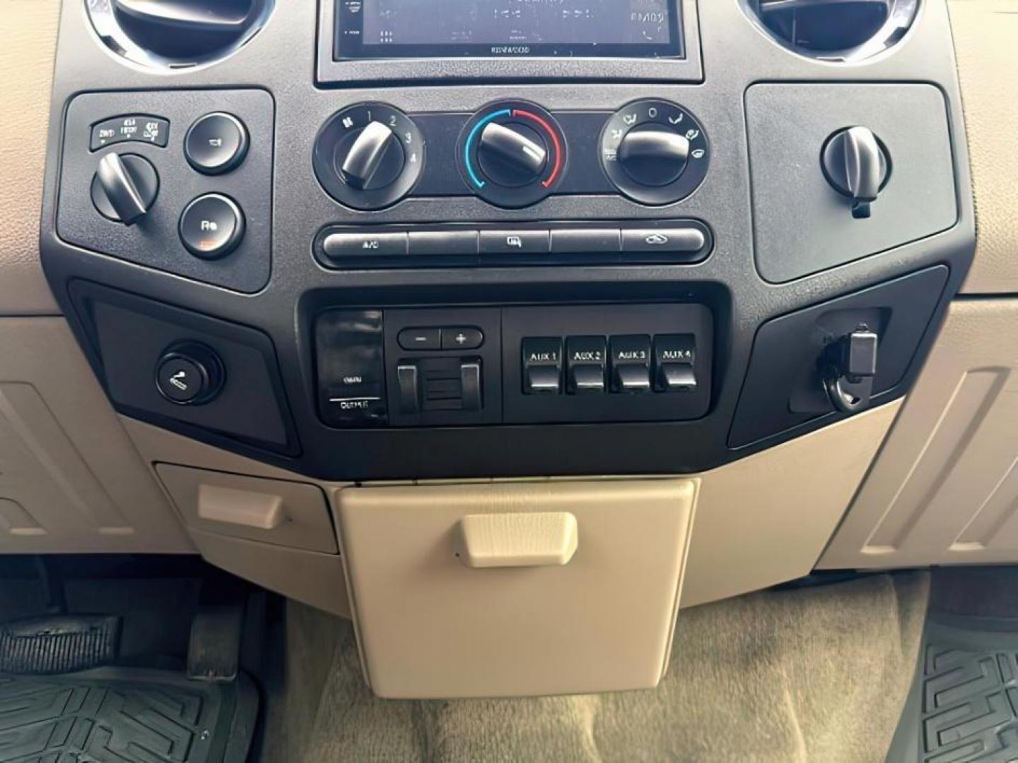 2008 GRAY /Medium Stone Cloth Interior Ford F-350 SD (1FTWW31R48E) with an 64L V8 OHV 32V TURBO DIESEL engine, Automatic transmission, located at 1175 N Woodruff Ave, Idaho Falls, ID, 83401, 43.506901, -111.999657 - At Timberline Auto, finding a great deal on your next vehicle is always easy! Our experienced sales staff's goal is to help find you the right vehicle at the right price! Our knowledgeable finance department has options for almost any credit score. We offer extended service contract options to prote - Photo#24