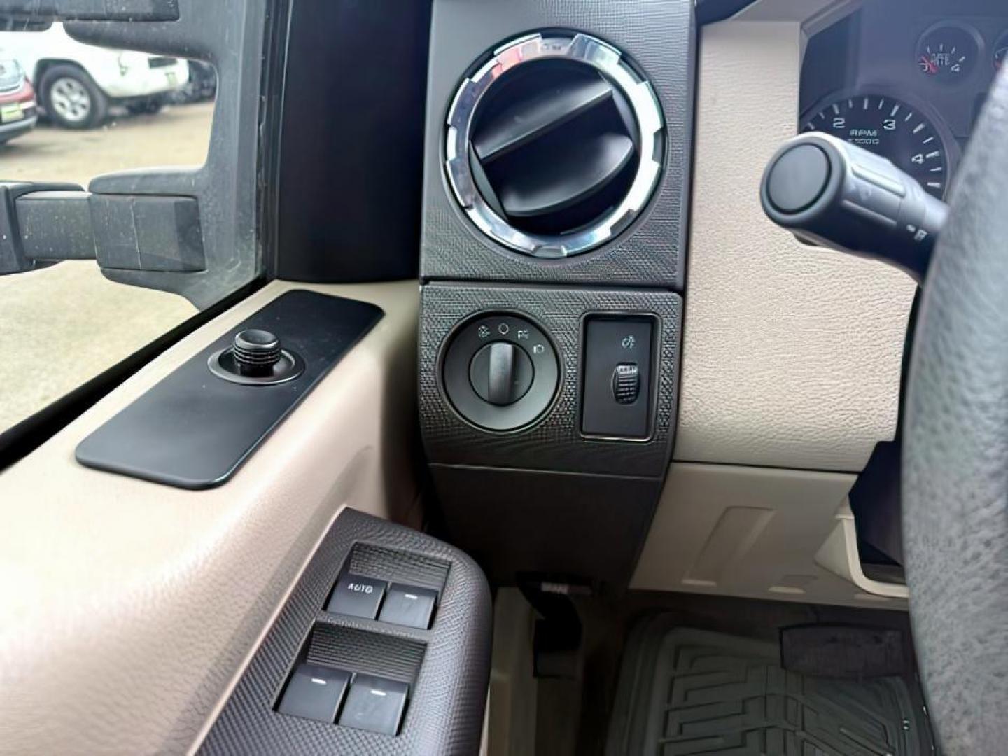 2008 GRAY /Medium Stone Cloth Interior Ford F-350 SD (1FTWW31R48E) with an 64L V8 OHV 32V TURBO DIESEL engine, Automatic transmission, located at 1175 N Woodruff Ave, Idaho Falls, ID, 83401, 43.506901, -111.999657 - At Timberline Auto, finding a great deal on your next vehicle is always easy! Our experienced sales staff's goal is to help find you the right vehicle at the right price! Our knowledgeable finance department has options for almost any credit score. We offer extended service contract options to prote - Photo#25