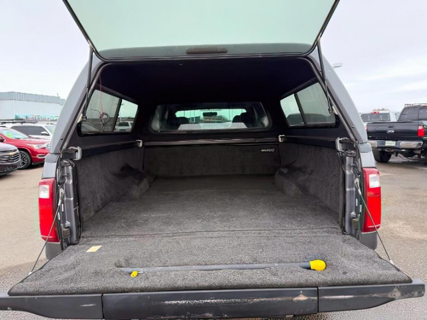 2008 GRAY /Medium Stone Cloth Interior Ford F-350 SD (1FTWW31R48E) with an 64L V8 OHV 32V TURBO DIESEL engine, Automatic transmission, located at 1175 N Woodruff Ave, Idaho Falls, ID, 83401, 43.506901, -111.999657 - At Timberline Auto, finding a great deal on your next vehicle is always easy! Our experienced sales staff's goal is to help find you the right vehicle at the right price! Our knowledgeable finance department has options for almost any credit score. We offer extended service contract options to prote - Photo#26