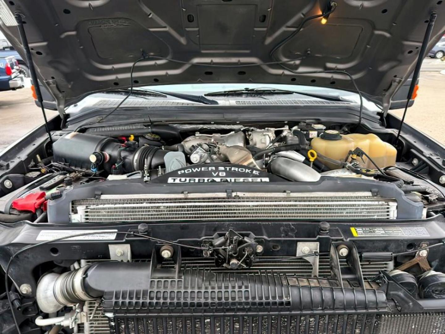 2008 GRAY /Medium Stone Cloth Interior Ford F-350 SD (1FTWW31R48E) with an 64L V8 OHV 32V TURBO DIESEL engine, Automatic transmission, located at 1175 N Woodruff Ave, Idaho Falls, ID, 83401, 43.506901, -111.999657 - At Timberline Auto, finding a great deal on your next vehicle is always easy! Our experienced sales staff's goal is to help find you the right vehicle at the right price! Our knowledgeable finance department has options for almost any credit score. We offer extended service contract options to prote - Photo#27
