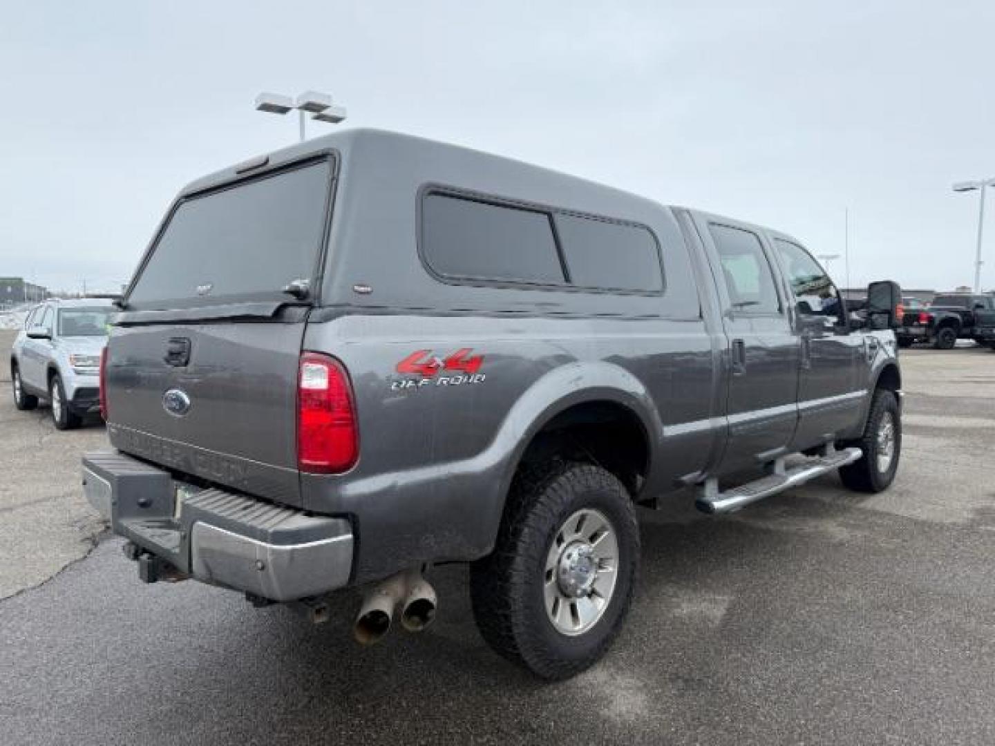 2008 GRAY /Medium Stone Cloth Interior Ford F-350 SD XLT Crew Cab 4WD (1FTWW31R48E) with an 6.4L V8 OHV 32V TURBO DIESEL engine, 5-Speed Automatic transmission, located at 1235 N Woodruff Ave., Idaho Falls, 83401, (208) 523-1053, 43.507172, -112.000488 - At Timberline Auto, finding a great deal on your next vehicle is always easy! Our experienced sales staff's goal is to help find you the right vehicle at the right price! Our knowledgeable finance department has options for almost any credit score. We offer extended service contract options to prote - Photo#4
