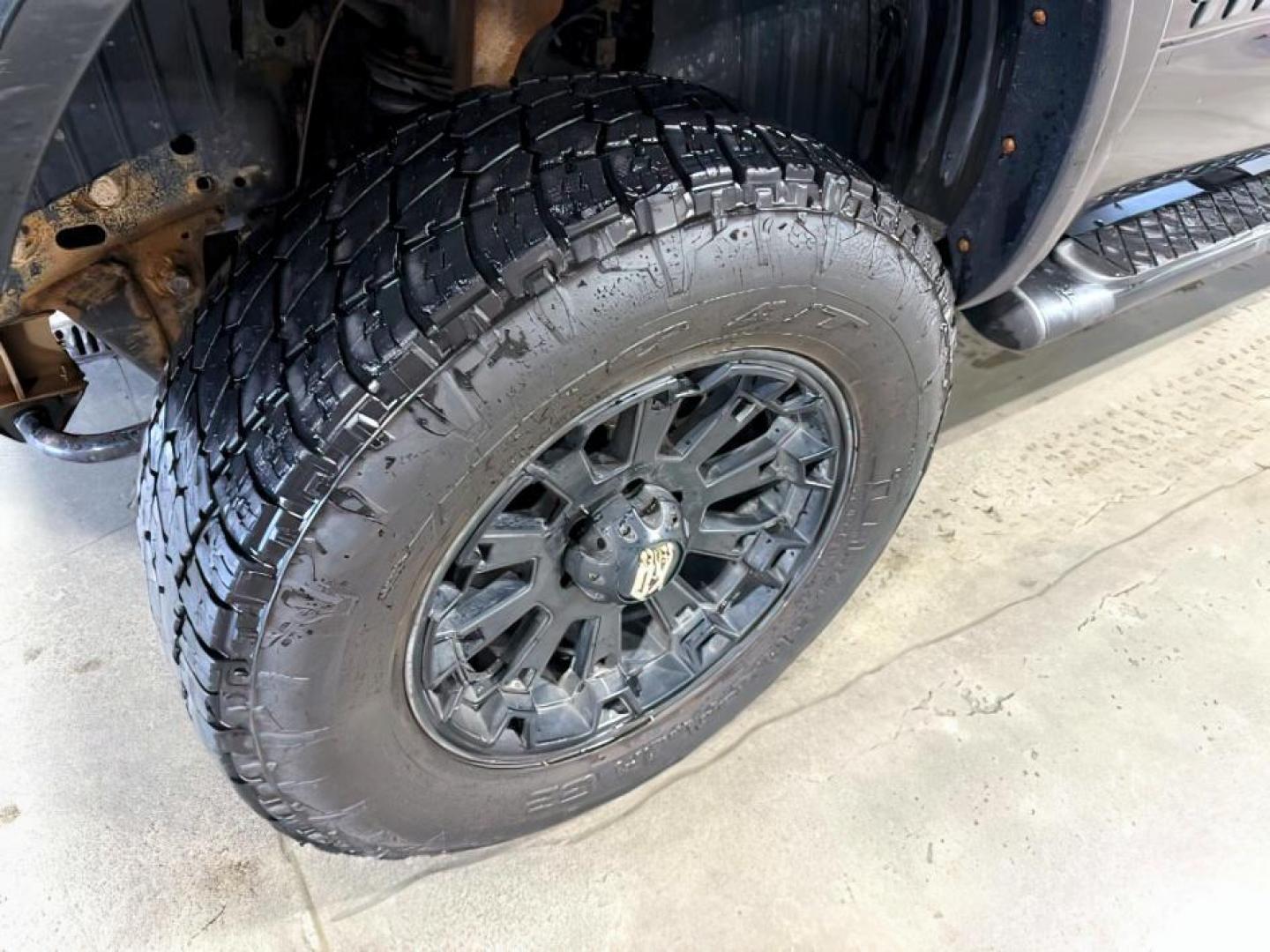 2018 BLACK /Black, leather Nissan Titan XD SL Midnight Edition 4x4 (1N6BA1F4XJN) with an 5.0L V8 DOHC 32V DIESEL engine, 6-Speed Automatic transmission, located at 1235 N Woodruff Ave., Idaho Falls, 83401, (208) 523-1053, 43.507172, -112.000488 - At Timberline Auto, finding a great deal on your next vehicle is always easy! Our experienced sales staff's goal is to help find you the right vehicle at the right price! Our knowledgeable finance department has options for almost any credit score. We offer extended service contract options to prote - Photo#6