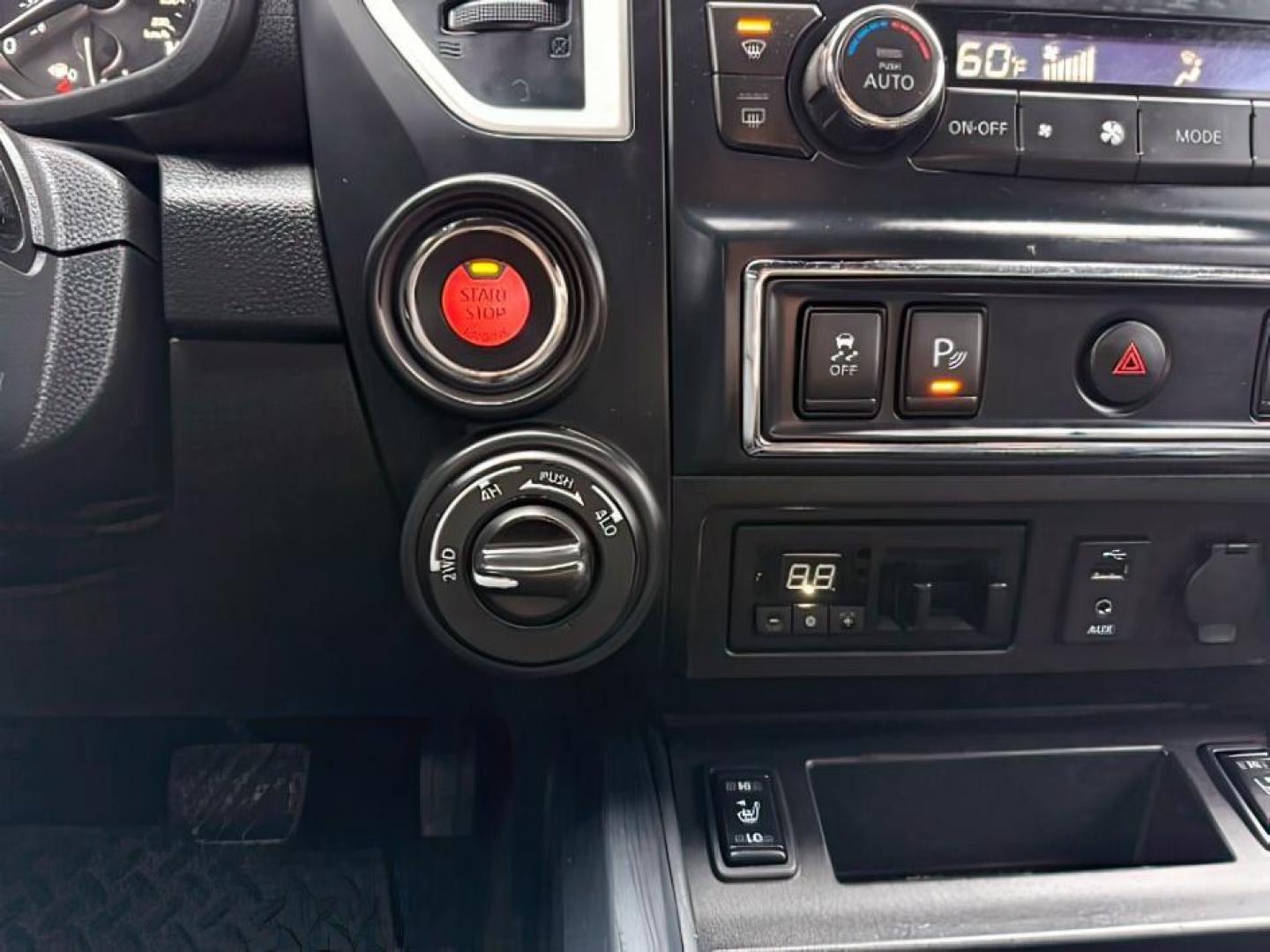 2018 BLACK /Black, leather Nissan Titan XD SL Midnight Edition 4x4 (1N6BA1F4XJN) with an 5.0L V8 DOHC 32V DIESEL engine, 6-Speed Automatic transmission, located at 1235 N Woodruff Ave., Idaho Falls, 83401, (208) 523-1053, 43.507172, -112.000488 - At Timberline Auto, finding a great deal on your next vehicle is always easy! Our experienced sales staff's goal is to help find you the right vehicle at the right price! Our knowledgeable finance department has options for almost any credit score. We offer extended service contract options to prote - Photo#21