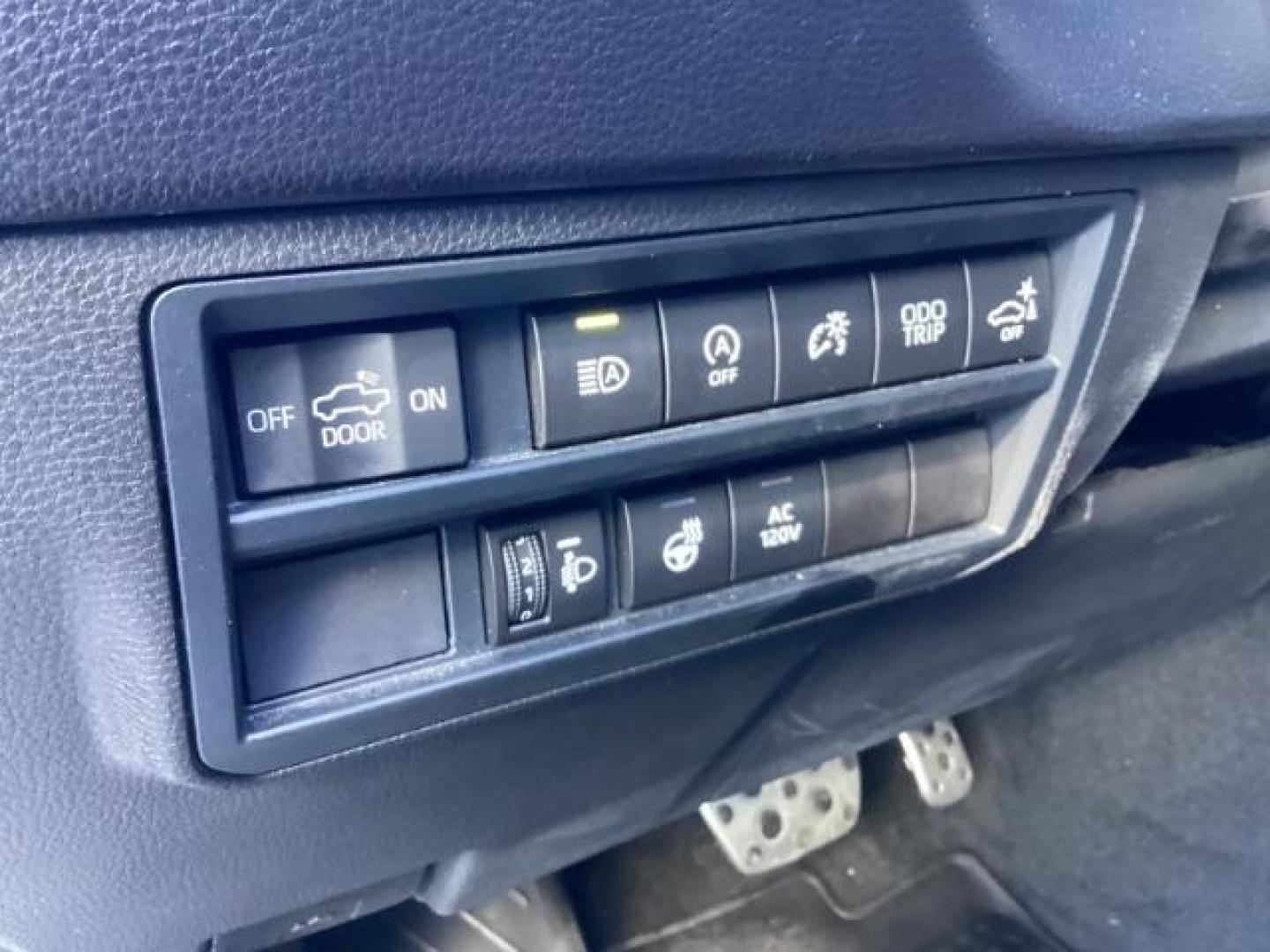 2022 White /Black Toyota Tundra SR5 CrewMax 4WD (5TFLA5DB3NX) with an 3.4L V6 DOHC 24V engine, 6-Speed Automatic transmission, located at 1235 N Woodruff Ave., Idaho Falls, 83401, (208) 523-1053, 43.507172, -112.000488 - At Timberline Auto, finding a great deal on your next vehicle is always easy! Our experienced sales staff's goal is to help find you the right vehicle at the right price! Our knowledgeable finance department has options for almost any credit score. We offer extended service contract options to prote - Photo#26