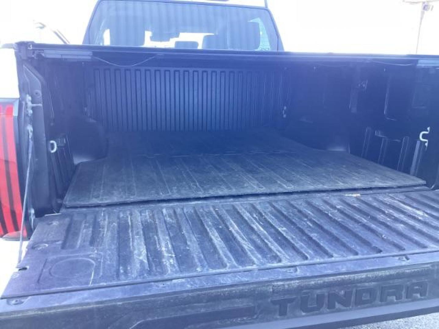 2022 White /Black Toyota Tundra SR5 CrewMax 4WD (5TFLA5DB3NX) with an 3.4L V6 DOHC 24V engine, 6-Speed Automatic transmission, located at 1235 N Woodruff Ave., Idaho Falls, 83401, (208) 523-1053, 43.507172, -112.000488 - At Timberline Auto, finding a great deal on your next vehicle is always easy! Our experienced sales staff's goal is to help find you the right vehicle at the right price! Our knowledgeable finance department has options for almost any credit score. We offer extended service contract options to prote - Photo#9