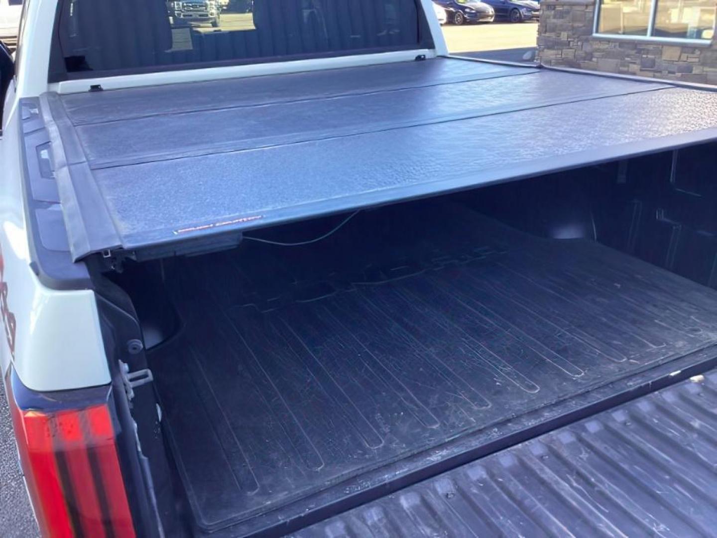 2022 White /Black Toyota Tundra (5TFLA5DB3NX) with an 34L V6 DOHC 24V engine, Automatic transmission, located at 1175 N Woodruff Ave, Idaho Falls, ID, 83401, 43.506901, -111.999657 - At Timberline Auto, finding a great deal on your next vehicle is always easy! Our experienced sales staff's goal is to help find you the right vehicle at the right price! Our knowledgeable finance department has options for almost any credit score. We offer extended service contract options to prote - Photo#10