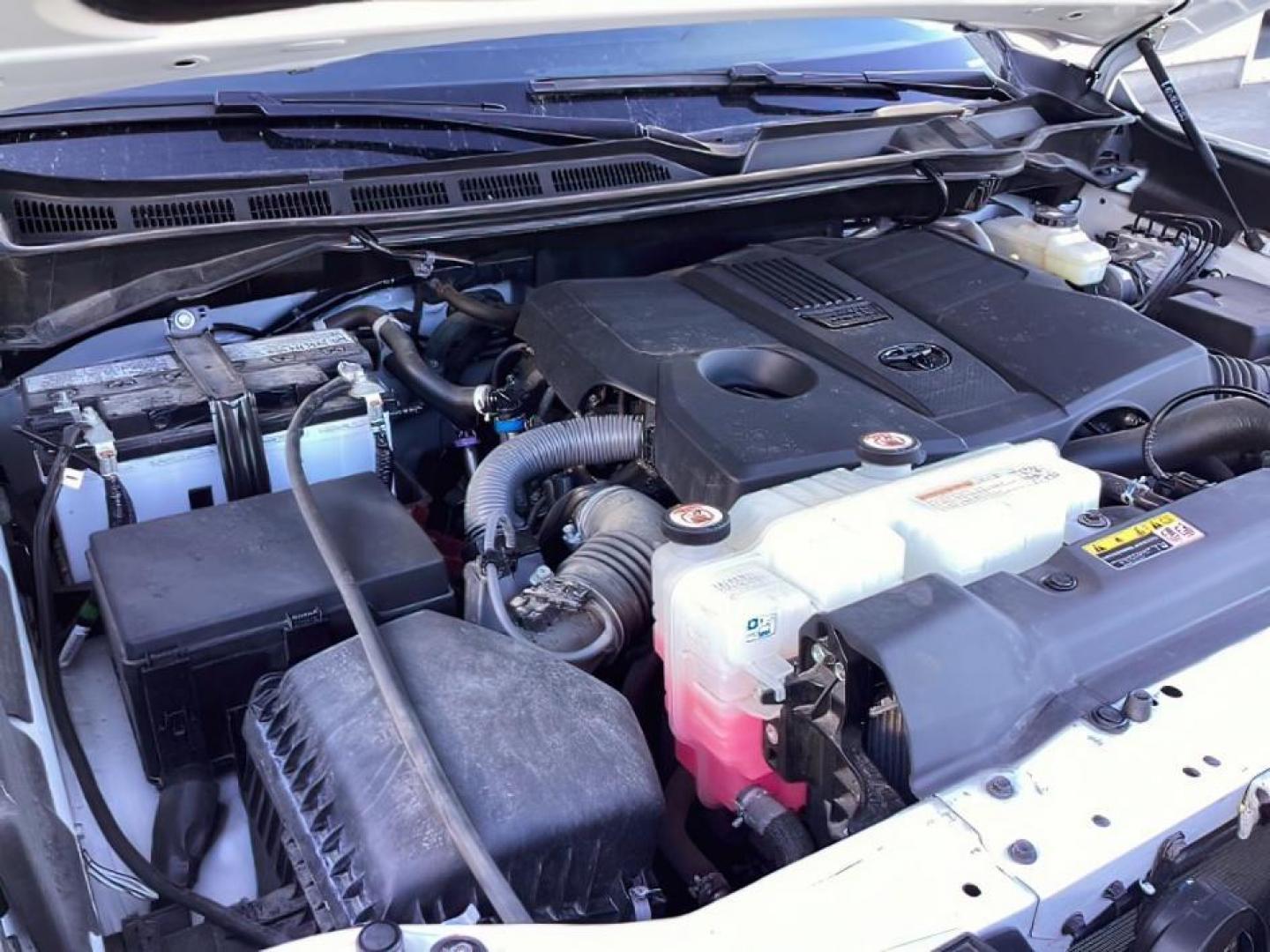 2022 White /Black Toyota Tundra (5TFLA5DB3NX) with an 34L V6 DOHC 24V engine, Automatic transmission, located at 1175 N Woodruff Ave, Idaho Falls, ID, 83401, 43.506901, -111.999657 - At Timberline Auto, finding a great deal on your next vehicle is always easy! Our experienced sales staff's goal is to help find you the right vehicle at the right price! Our knowledgeable finance department has options for almost any credit score. We offer extended service contract options to prote - Photo#11