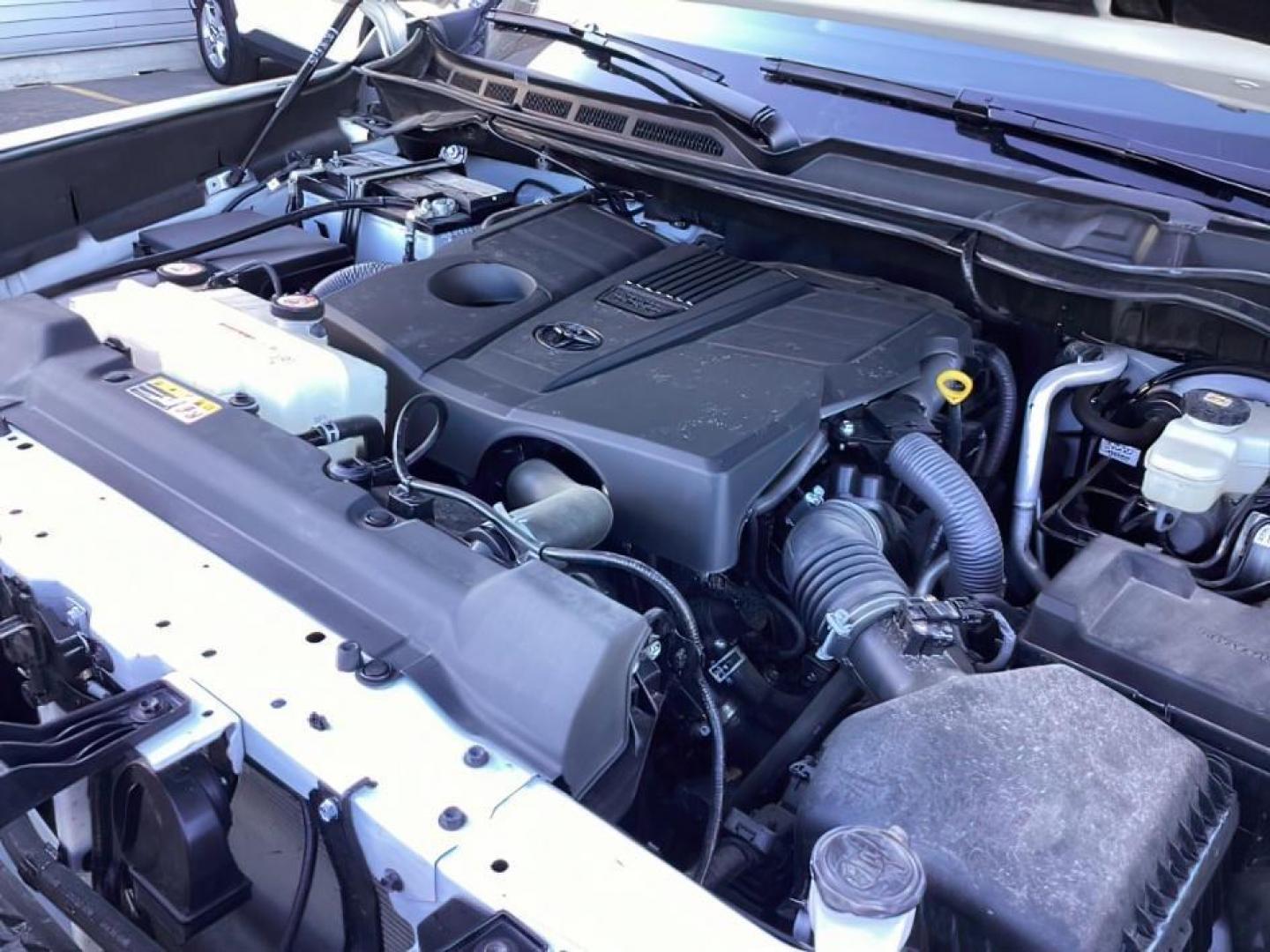 2022 White /Black Toyota Tundra (5TFLA5DB3NX) with an 34L V6 DOHC 24V engine, Automatic transmission, located at 1175 N Woodruff Ave, Idaho Falls, ID, 83401, 43.506901, -111.999657 - At Timberline Auto, finding a great deal on your next vehicle is always easy! Our experienced sales staff's goal is to help find you the right vehicle at the right price! Our knowledgeable finance department has options for almost any credit score. We offer extended service contract options to prote - Photo#12