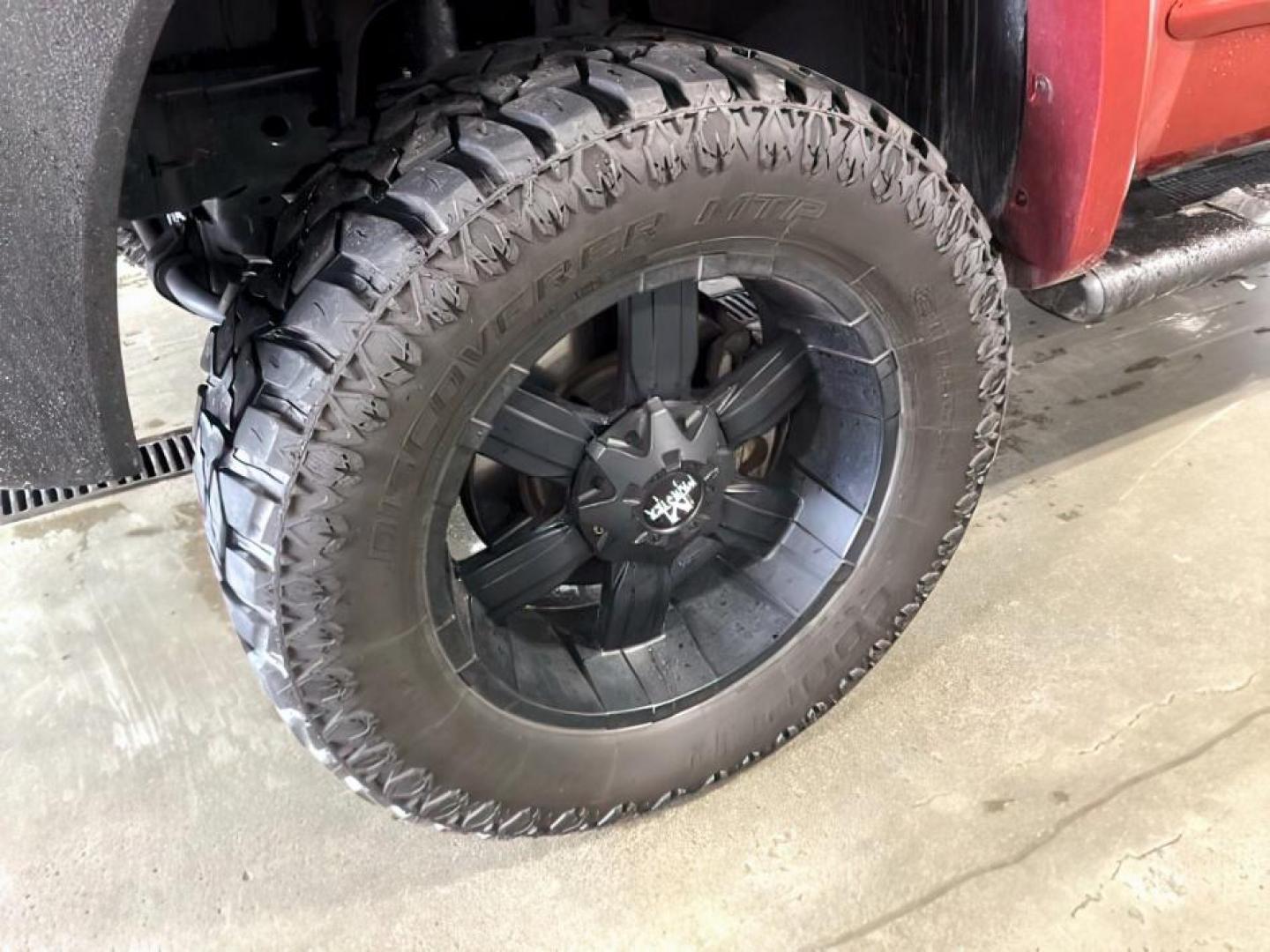 2014 Venetian Ruby /Charcoal II Nissan Titan PRO-4X Crew Cab 4WD SWB (1N6AA0ECXEN) with an 5.6L V8 DOHC 32V engine, 5-Speed Automatic transmission, located at 1235 N Woodruff Ave., Idaho Falls, 83401, (208) 523-1053, 43.507172, -112.000488 - At Timberline Auto, finding a great deal on your next vehicle is always easy! Our experienced sales staff's goal is to help find you the right vehicle at the right price! Our knowledgeable finance department has options for almost any credit score. We offer extended service contract options to prote - Photo#9
