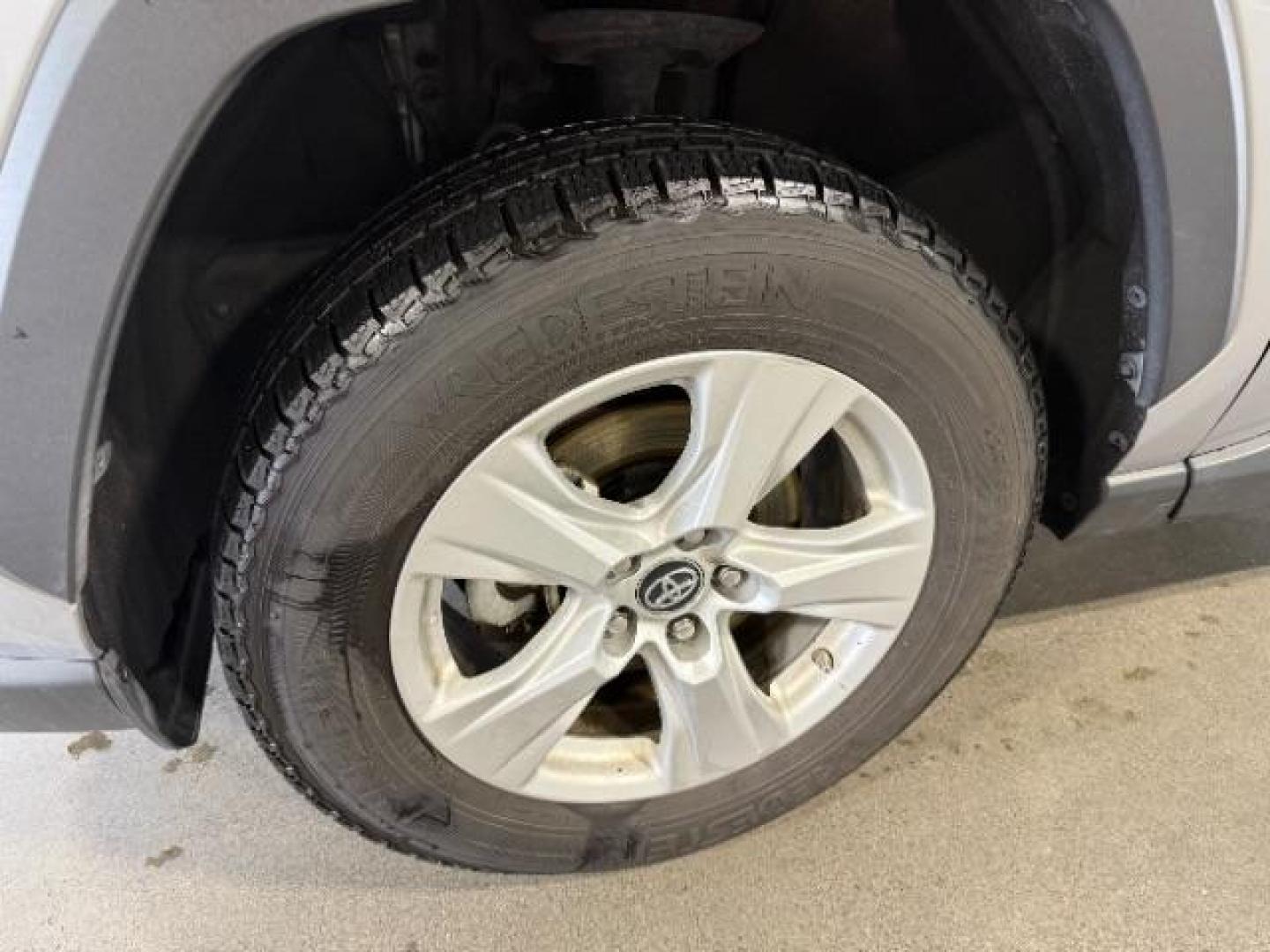 2021 Silver Sky Metallic /Black, cloth Toyota RAV4 Hybrid LE (4T3L6RFVXMU) with an 2.5L L4 DOHC 16V HYBRID engine, Continuously Variable Transmission transmission, located at 1235 N Woodruff Ave., Idaho Falls, 83401, (208) 523-1053, 43.507172, -112.000488 - At Timberline Auto, finding a great deal on your next vehicle is always easy! Our experienced sales staff's goal is to help find you the right vehicle at the right price! Our knowledgeable finance department has options for almost any credit score. We offer extended service contract options to prote - Photo#8