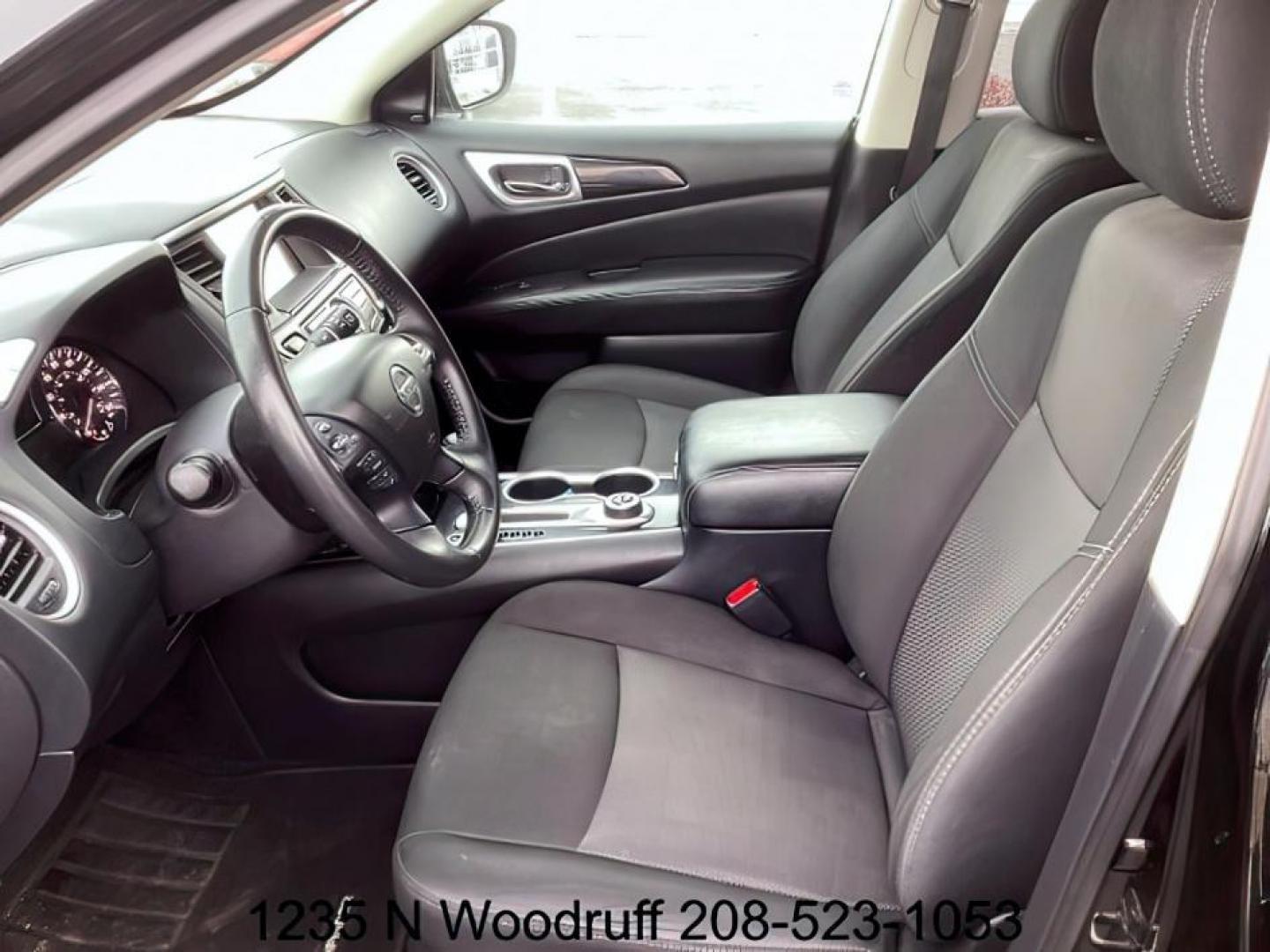 2020 Magnetic Black Pearl /Charcoal, leatherette/cloth Nissan Pathfinder SV 4WD (5N1DR2BM7LC) with an 3.5L V6 DOHC 24V engine, Continuously Variable Transmission transmission, located at 1235 N Woodruff Ave., Idaho Falls, 83401, (208) 523-1053, 43.507172, -112.000488 - At Timberline Auto, finding a great deal on your next vehicle is always easy! Our experienced sales staff's goal is to help find you the right vehicle at the right price! Our knowledgeable finance department has options for almost any credit score. We offer extended service contract options to prote - Photo#10