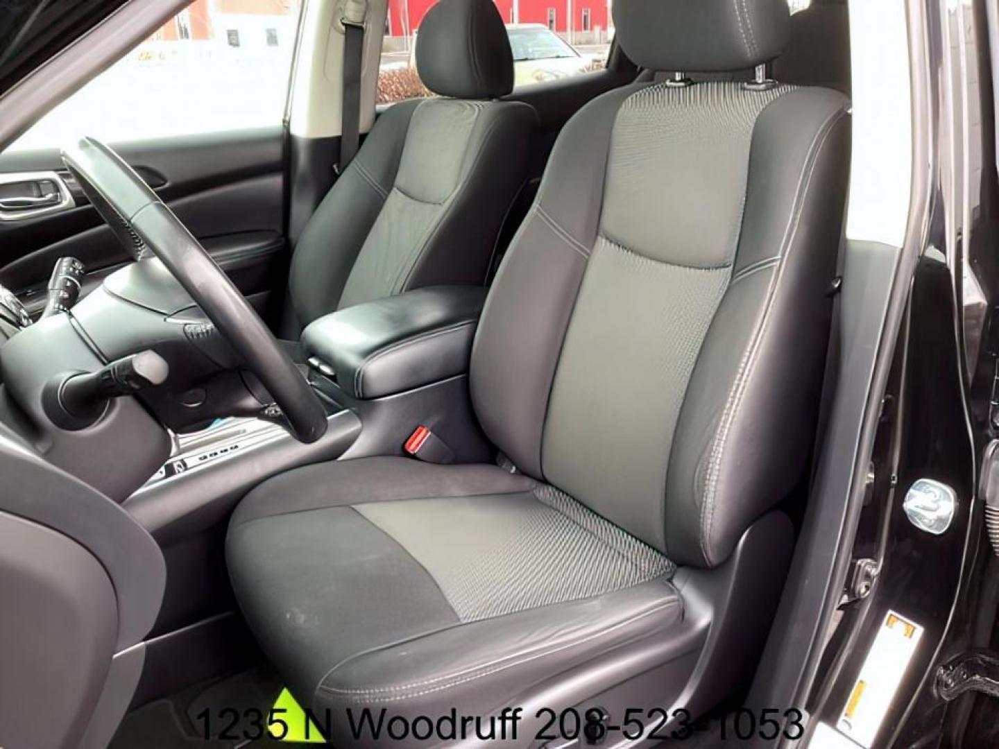 2020 Magnetic Black Pearl /Charcoal, leatherette/cloth Nissan Pathfinder SV 4WD (5N1DR2BM7LC) with an 3.5L V6 DOHC 24V engine, Continuously Variable Transmission transmission, located at 1235 N Woodruff Ave., Idaho Falls, 83401, (208) 523-1053, 43.507172, -112.000488 - At Timberline Auto, finding a great deal on your next vehicle is always easy! Our experienced sales staff's goal is to help find you the right vehicle at the right price! Our knowledgeable finance department has options for almost any credit score. We offer extended service contract options to prote - Photo#12