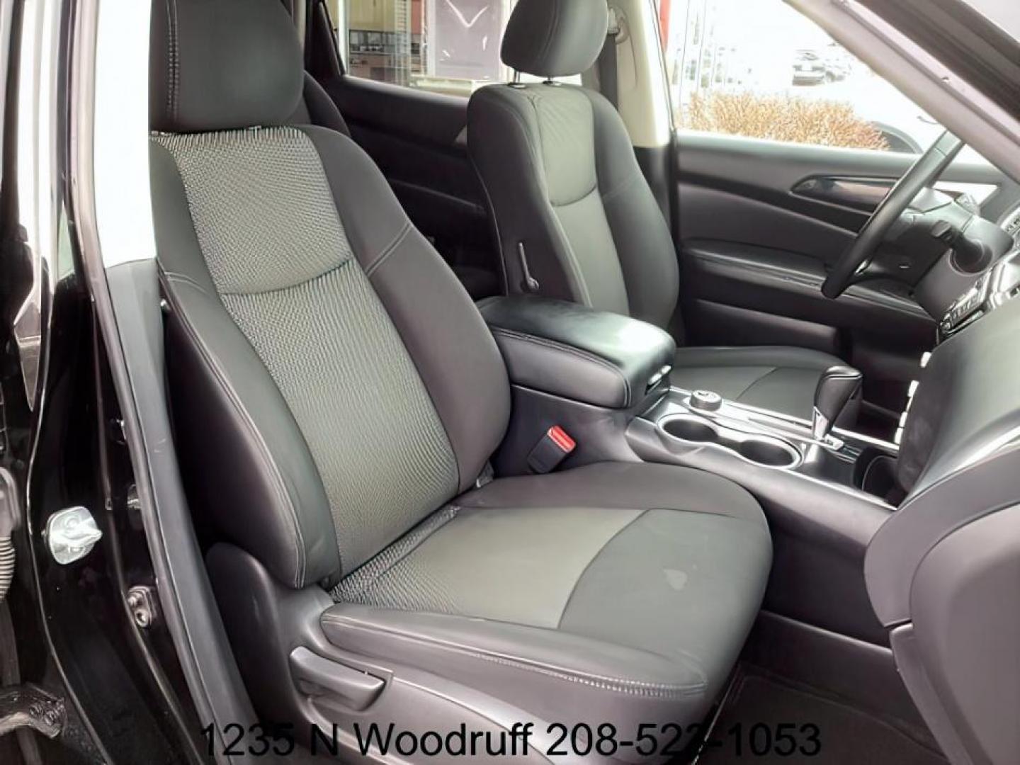 2020 Magnetic Black Pearl /Charcoal, leatherette/cloth Nissan Pathfinder SV 4WD (5N1DR2BM7LC) with an 3.5L V6 DOHC 24V engine, Continuously Variable Transmission transmission, located at 1235 N Woodruff Ave., Idaho Falls, 83401, (208) 523-1053, 43.507172, -112.000488 - At Timberline Auto, finding a great deal on your next vehicle is always easy! Our experienced sales staff's goal is to help find you the right vehicle at the right price! Our knowledgeable finance department has options for almost any credit score. We offer extended service contract options to prote - Photo#16