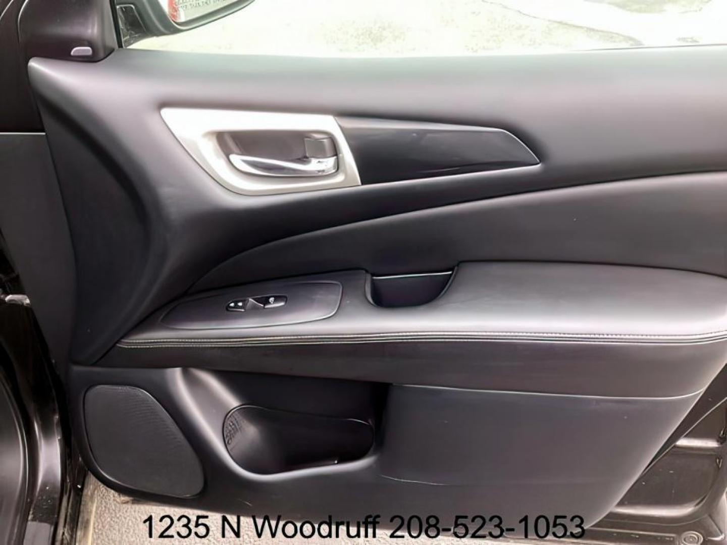2020 Magnetic Black Pearl /Charcoal, leatherette/cloth Nissan Pathfinder SV 4WD (5N1DR2BM7LC) with an 3.5L V6 DOHC 24V engine, Continuously Variable Transmission transmission, located at 1235 N Woodruff Ave., Idaho Falls, 83401, (208) 523-1053, 43.507172, -112.000488 - At Timberline Auto, finding a great deal on your next vehicle is always easy! Our experienced sales staff's goal is to help find you the right vehicle at the right price! Our knowledgeable finance department has options for almost any credit score. We offer extended service contract options to prote - Photo#17