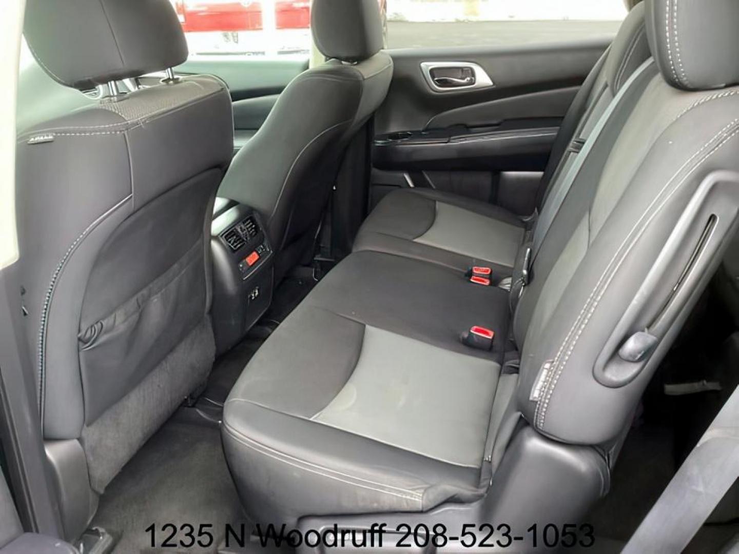 2020 Magnetic Black Pearl /Charcoal, leatherette/cloth Nissan Pathfinder SV 4WD (5N1DR2BM7LC) with an 3.5L V6 DOHC 24V engine, Continuously Variable Transmission transmission, located at 1235 N Woodruff Ave., Idaho Falls, 83401, (208) 523-1053, 43.507172, -112.000488 - At Timberline Auto, finding a great deal on your next vehicle is always easy! Our experienced sales staff's goal is to help find you the right vehicle at the right price! Our knowledgeable finance department has options for almost any credit score. We offer extended service contract options to prote - Photo#25