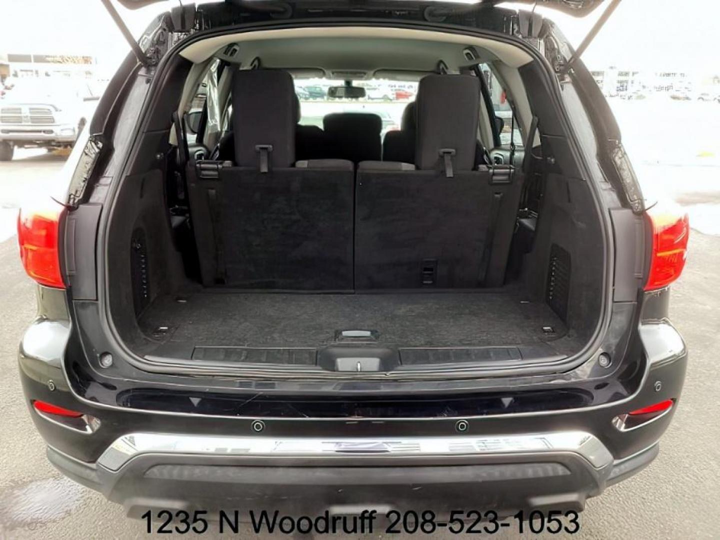2020 Magnetic Black Pearl /Charcoal, leatherette/cloth Nissan Pathfinder SV 4WD (5N1DR2BM7LC) with an 3.5L V6 DOHC 24V engine, Continuously Variable Transmission transmission, located at 1235 N Woodruff Ave., Idaho Falls, 83401, (208) 523-1053, 43.507172, -112.000488 - At Timberline Auto, finding a great deal on your next vehicle is always easy! Our experienced sales staff's goal is to help find you the right vehicle at the right price! Our knowledgeable finance department has options for almost any credit score. We offer extended service contract options to prote - Photo#27