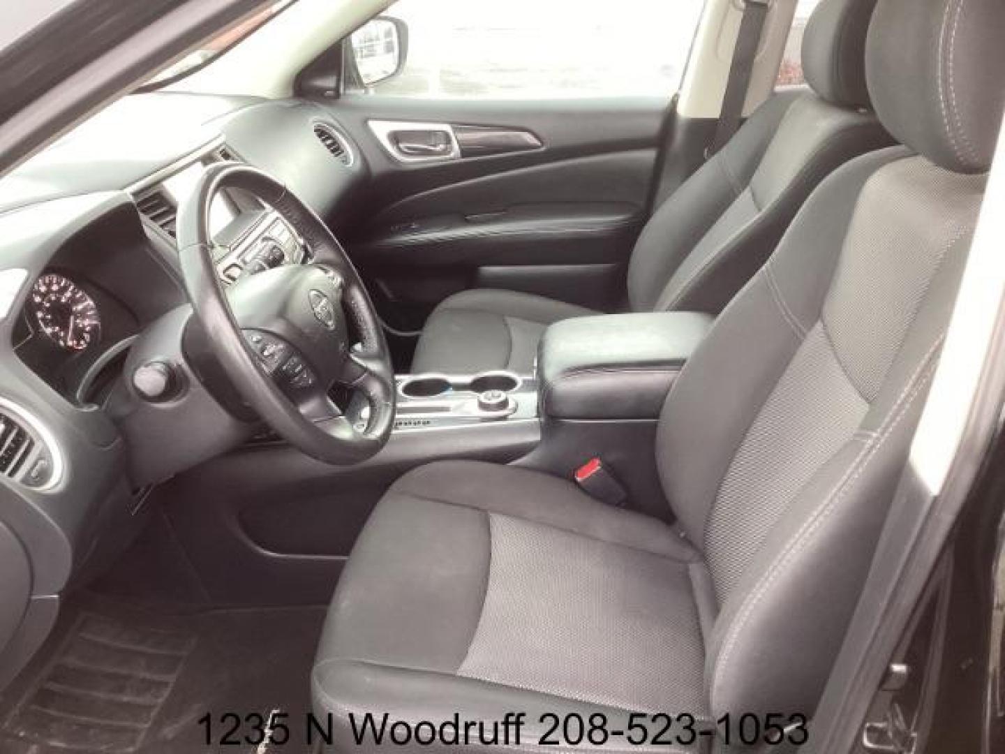 2020 Magnetic Black Pearl /Charcoal, leatherette/cloth Nissan Pathfinder SV 4WD (5N1DR2BM7LC) with an 3.5L V6 DOHC 24V engine, Continuously Variable Transmission transmission, located at 1235 N Woodruff Ave., Idaho Falls, 83401, (208) 523-1053, 43.507172, -112.000488 - At Timberline Auto, finding a great deal on your next vehicle is always easy! Our experienced sales staff's goal is to help find you the right vehicle at the right price! Our knowledgeable finance department has options for almost any credit score. We offer extended service contract options to prote - Photo#10