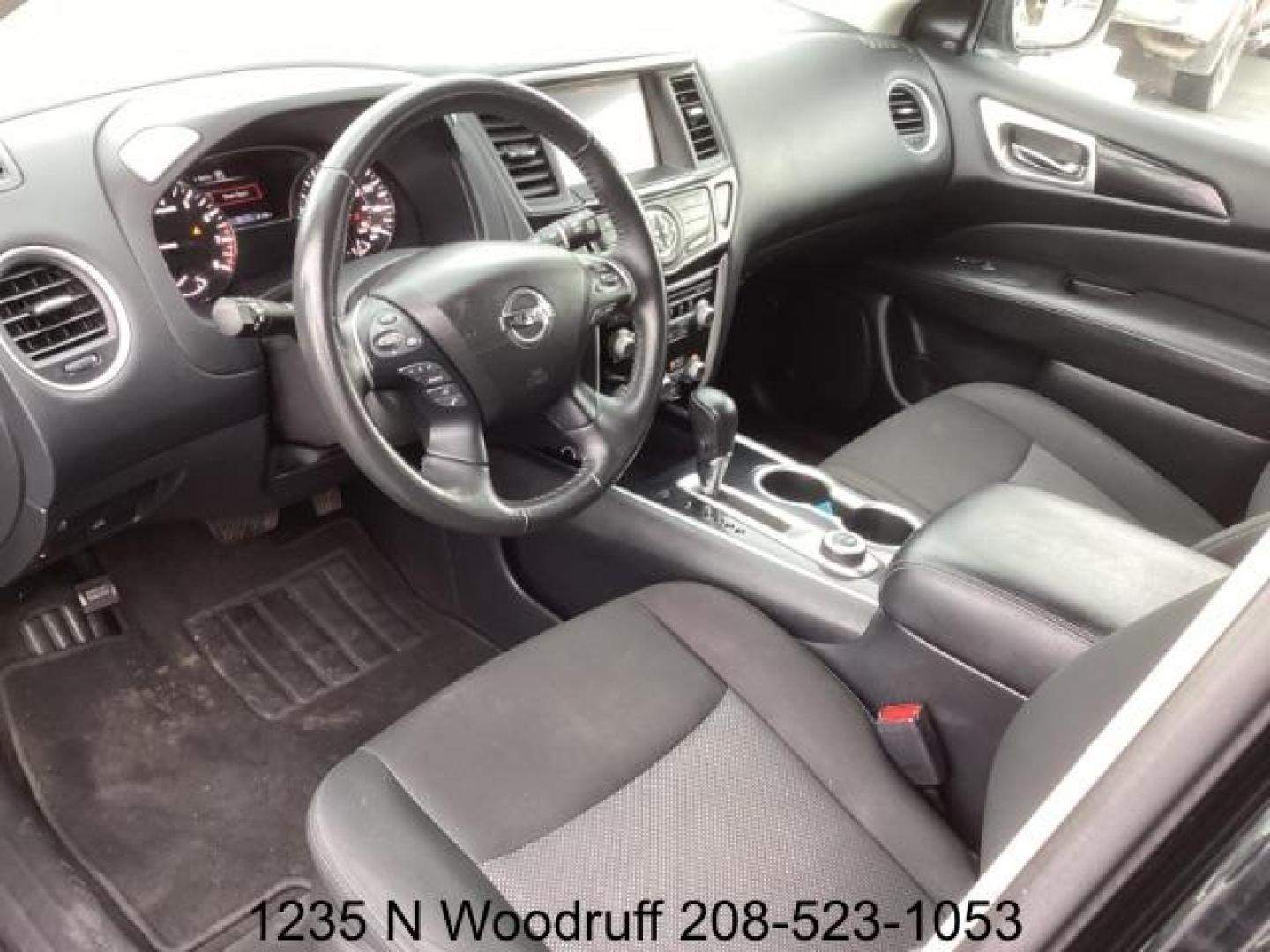 2020 Magnetic Black Pearl /Charcoal, leatherette/cloth Nissan Pathfinder SV 4WD (5N1DR2BM7LC) with an 3.5L V6 DOHC 24V engine, Continuously Variable Transmission transmission, located at 1235 N Woodruff Ave., Idaho Falls, 83401, (208) 523-1053, 43.507172, -112.000488 - At Timberline Auto, finding a great deal on your next vehicle is always easy! Our experienced sales staff's goal is to help find you the right vehicle at the right price! Our knowledgeable finance department has options for almost any credit score. We offer extended service contract options to prote - Photo#11