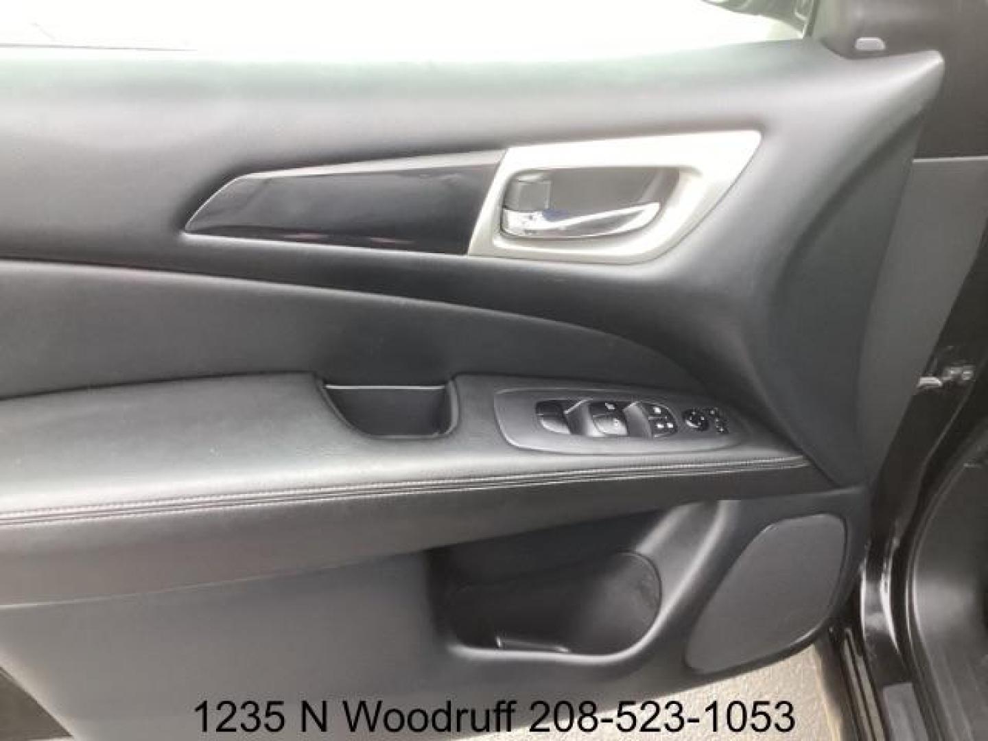 2020 Magnetic Black Pearl /Charcoal, leatherette/cloth Nissan Pathfinder SV 4WD (5N1DR2BM7LC) with an 3.5L V6 DOHC 24V engine, Continuously Variable Transmission transmission, located at 1235 N Woodruff Ave., Idaho Falls, 83401, (208) 523-1053, 43.507172, -112.000488 - At Timberline Auto, finding a great deal on your next vehicle is always easy! Our experienced sales staff's goal is to help find you the right vehicle at the right price! Our knowledgeable finance department has options for almost any credit score. We offer extended service contract options to prote - Photo#13