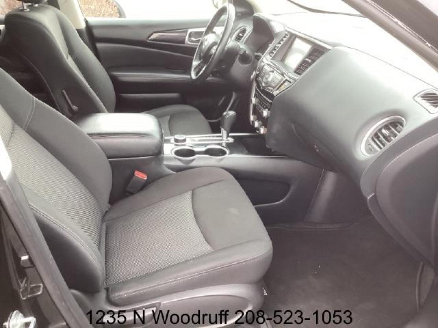 2020 Magnetic Black Pearl /Charcoal, leatherette/cloth Nissan Pathfinder SV 4WD (5N1DR2BM7LC) with an 3.5L V6 DOHC 24V engine, Continuously Variable Transmission transmission, located at 1235 N Woodruff Ave., Idaho Falls, 83401, (208) 523-1053, 43.507172, -112.000488 - At Timberline Auto, finding a great deal on your next vehicle is always easy! Our experienced sales staff's goal is to help find you the right vehicle at the right price! Our knowledgeable finance department has options for almost any credit score. We offer extended service contract options to prote - Photo#14